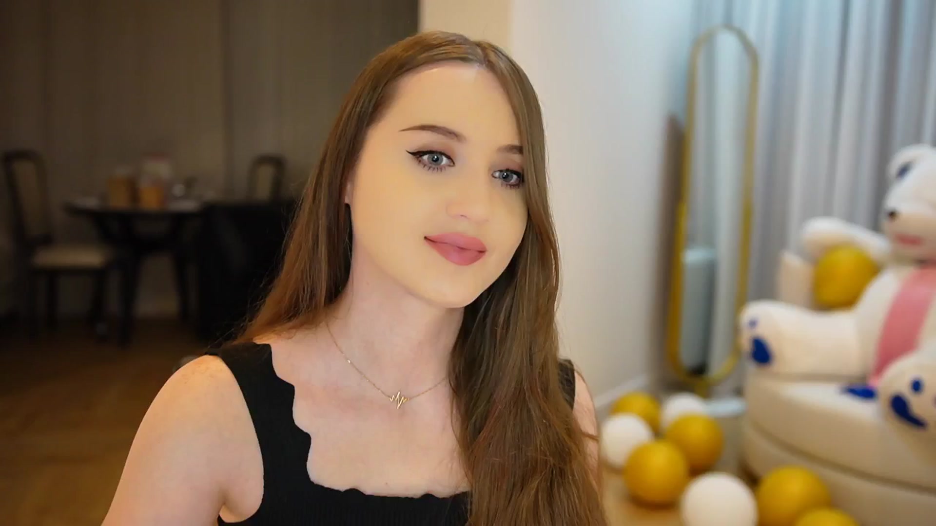 Gallery image thumbnail from Innocent_Soul's myfreecams stream on, 10/01/2024, 20:06 image 9 of 20