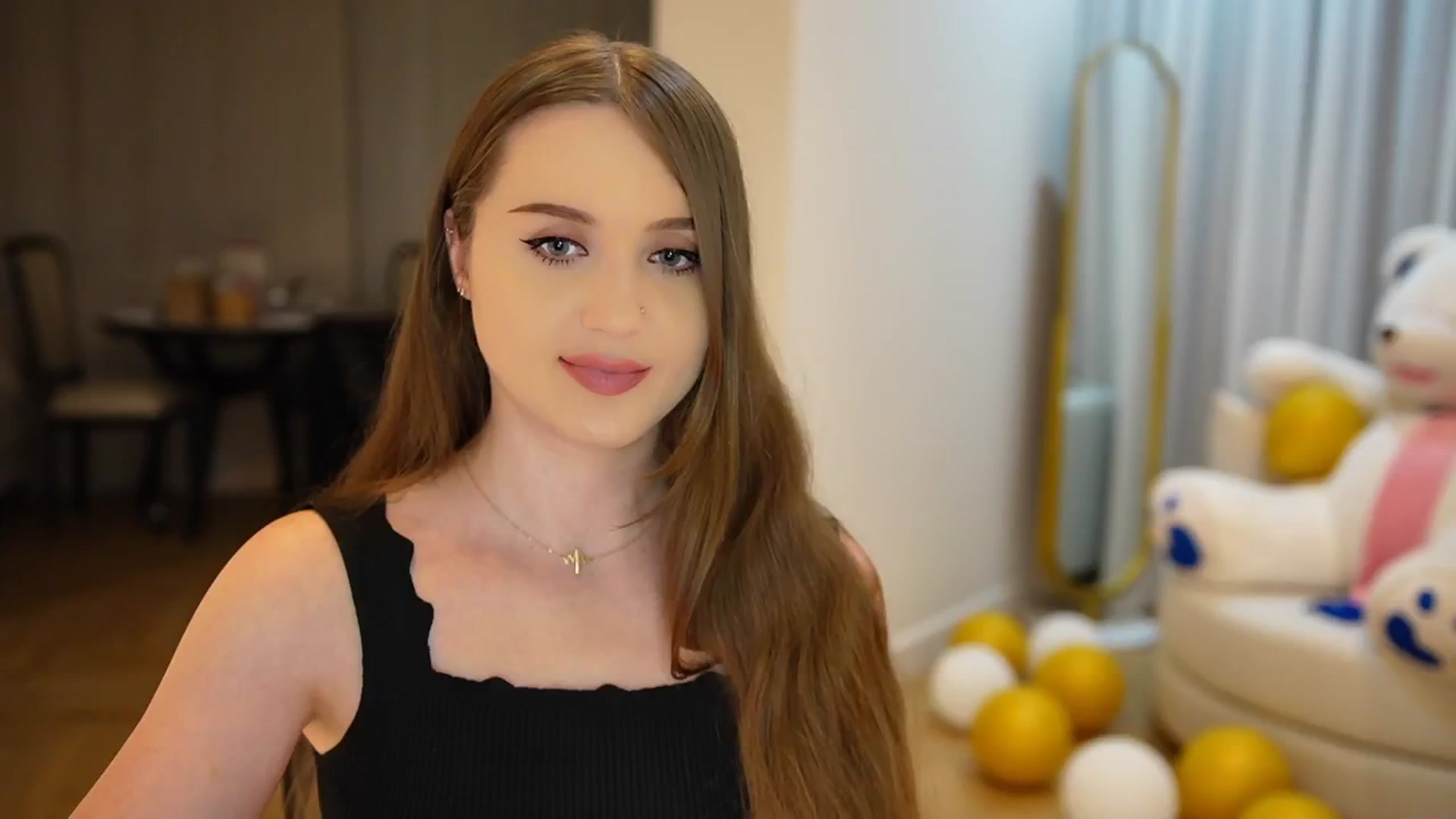 Gallery image thumbnail from Innocent_Soul's myfreecams stream on, 10/01/2024, 20:06 image 14 of 20