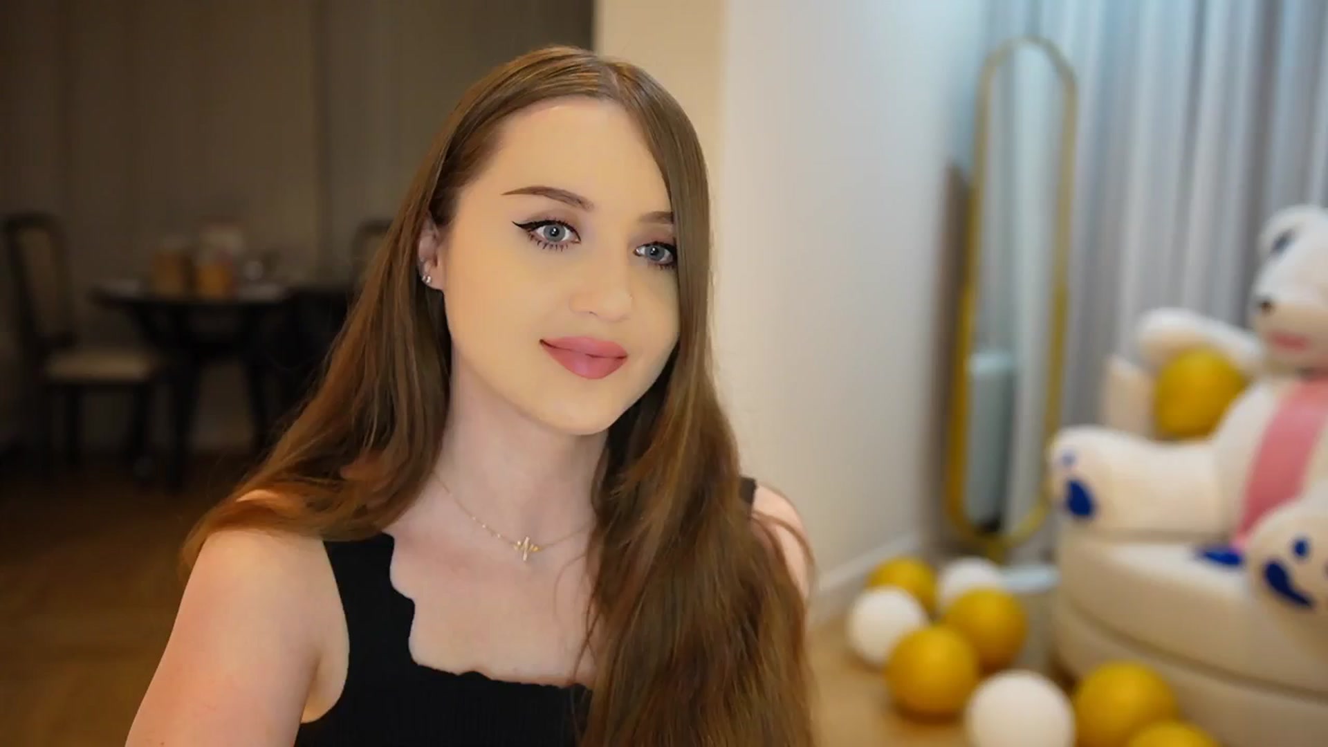 Gallery image thumbnail from Innocent_Soul's myfreecams stream on, 10/01/2024, 20:06 image 4 of 20