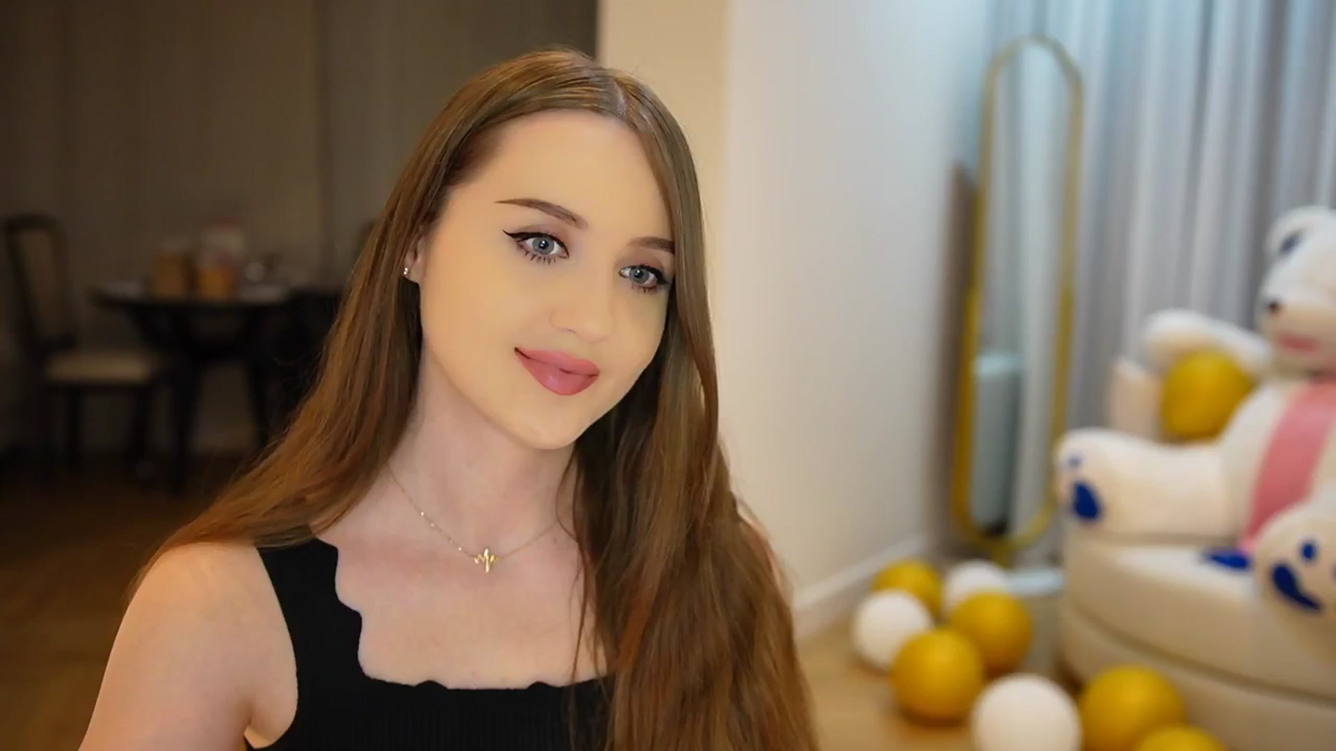 Gallery image thumbnail from Innocent_Soul's myfreecams stream on, 10/01/2024, 20:06 image 5 of 20