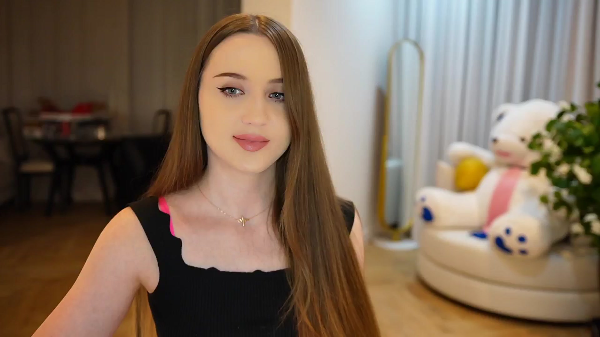 Gallery image thumbnail from Innocent_Soul's myfreecams stream on, 10/05/2024, 19:23 image 6 of 20
