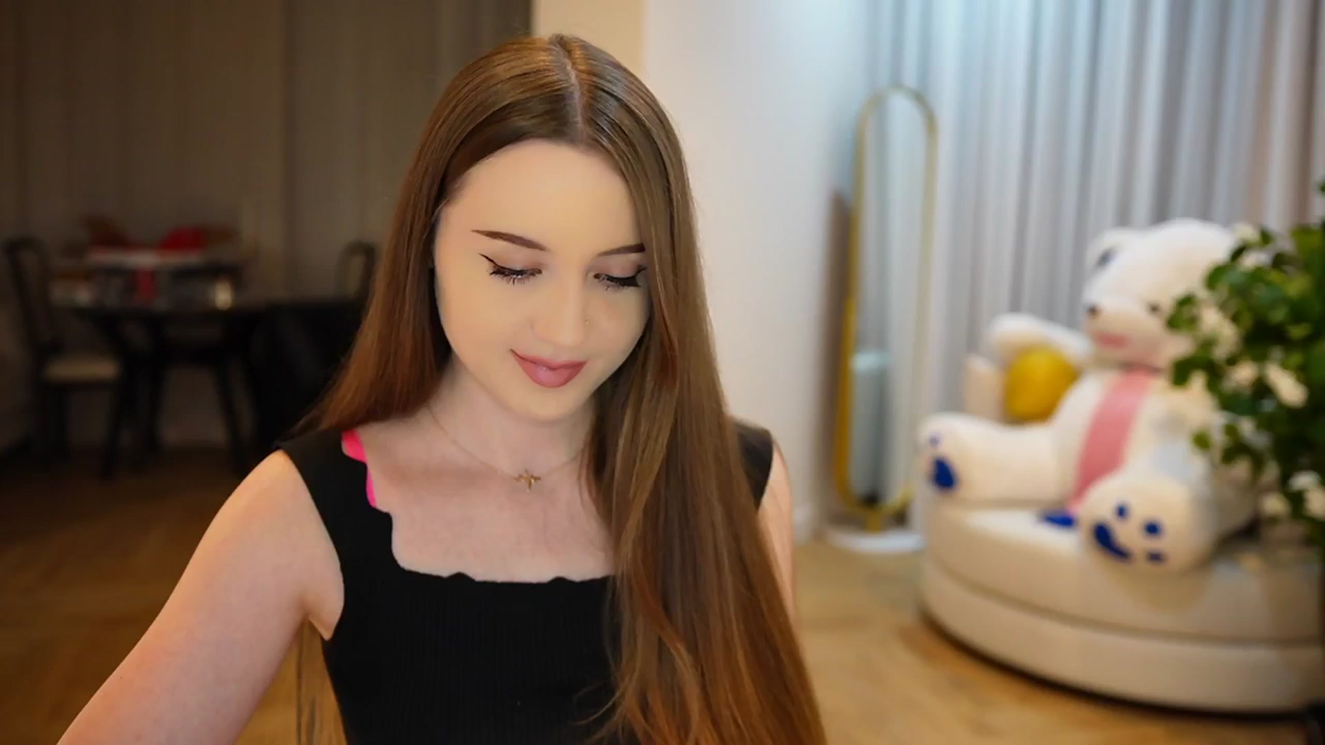 Gallery image thumbnail from Innocent_Soul's myfreecams stream on, 10/05/2024, 19:23 image 5 of 20