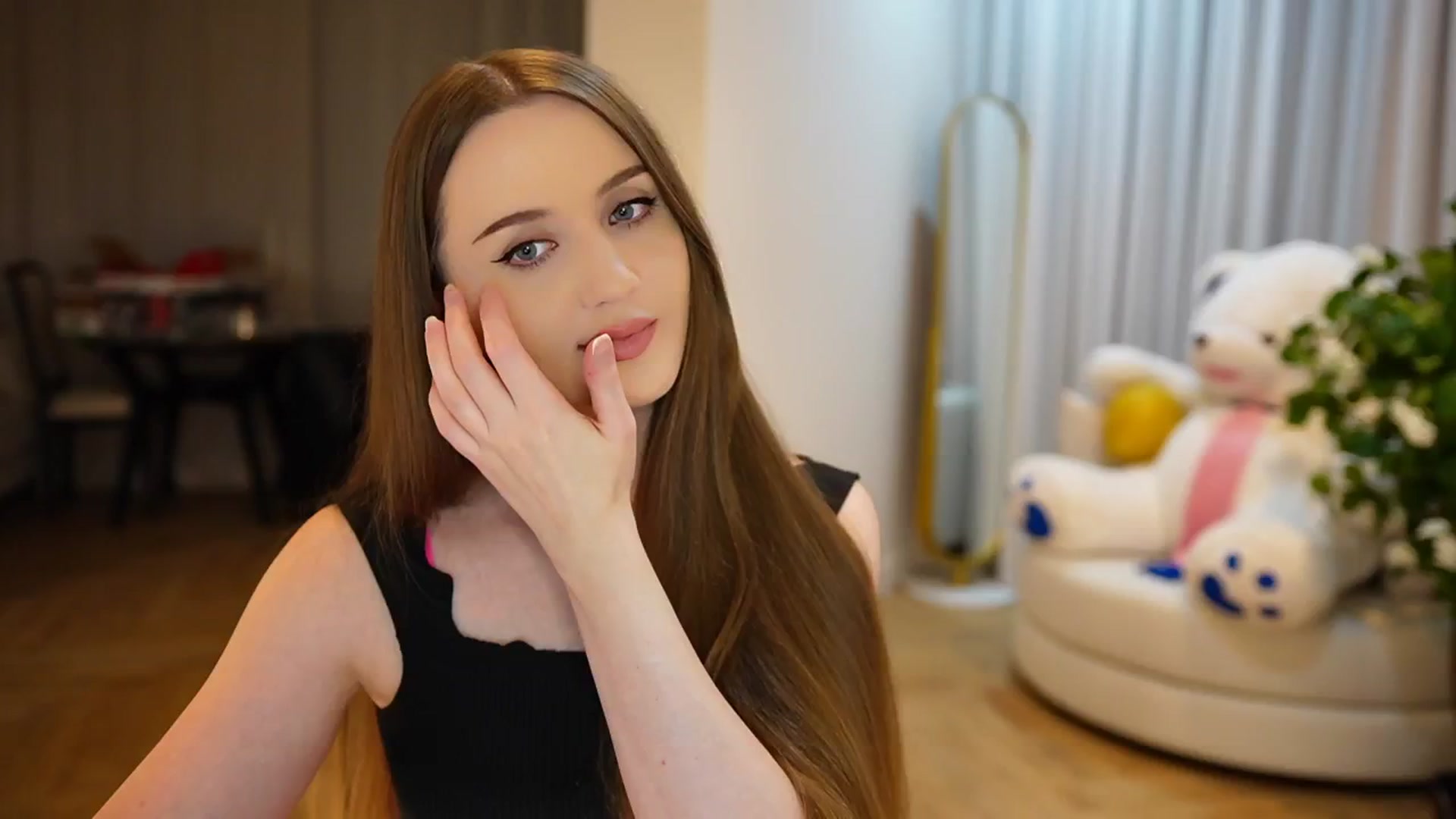 Gallery image thumbnail from Innocent_Soul's myfreecams stream on, 10/05/2024, 19:23 image 15 of 20