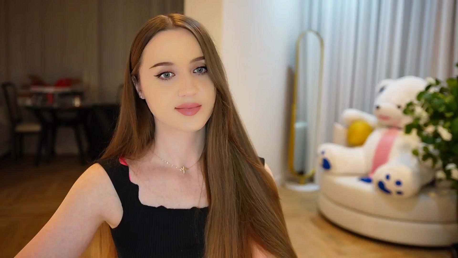 Gallery image thumbnail from Innocent_Soul's myfreecams stream on, 10/05/2024, 19:23 image 18 of 20