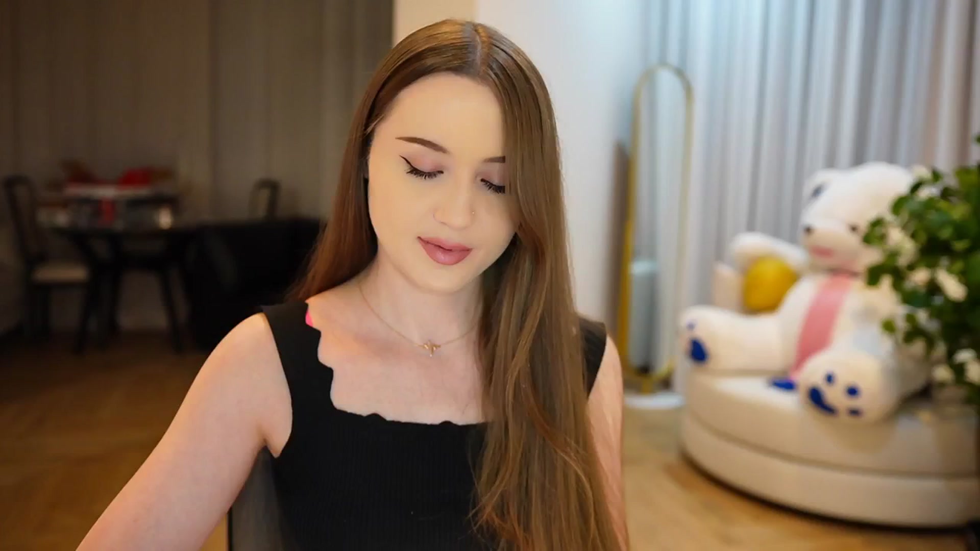 Gallery image thumbnail from Innocent_Soul's myfreecams stream on, 10/05/2024, 19:23 image 4 of 20