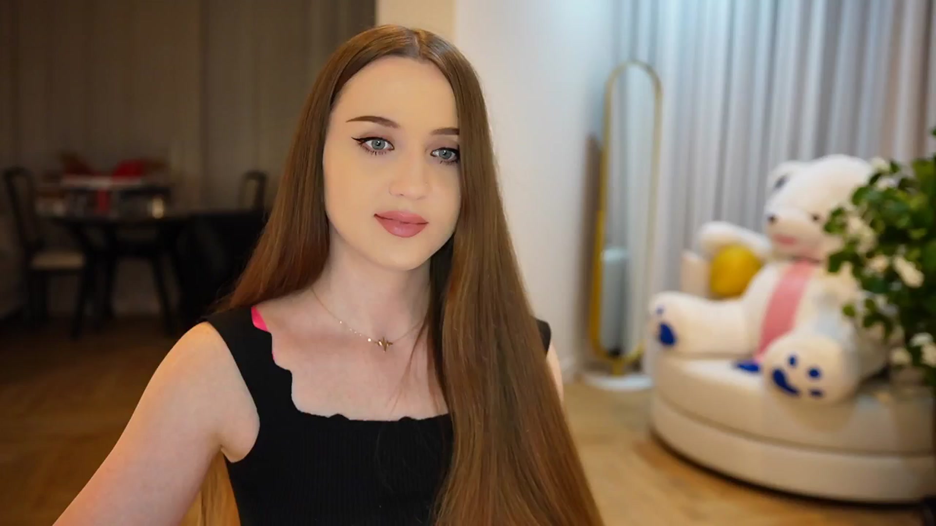 Gallery image thumbnail from Innocent_Soul's myfreecams stream on, 10/05/2024, 19:23 image 10 of 20
