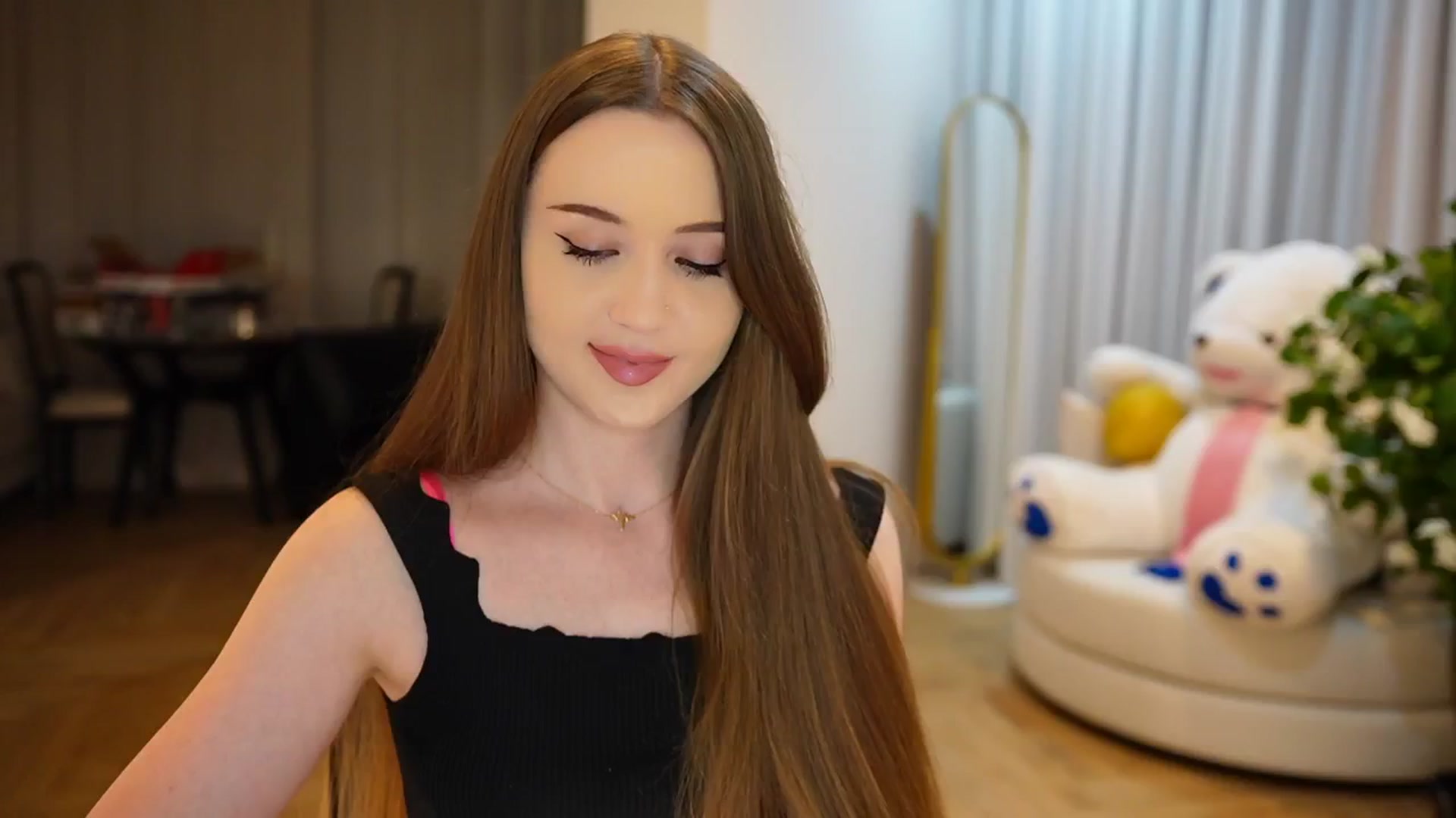 Gallery image thumbnail from Innocent_Soul's myfreecams stream on, 10/05/2024, 19:23 image 14 of 20