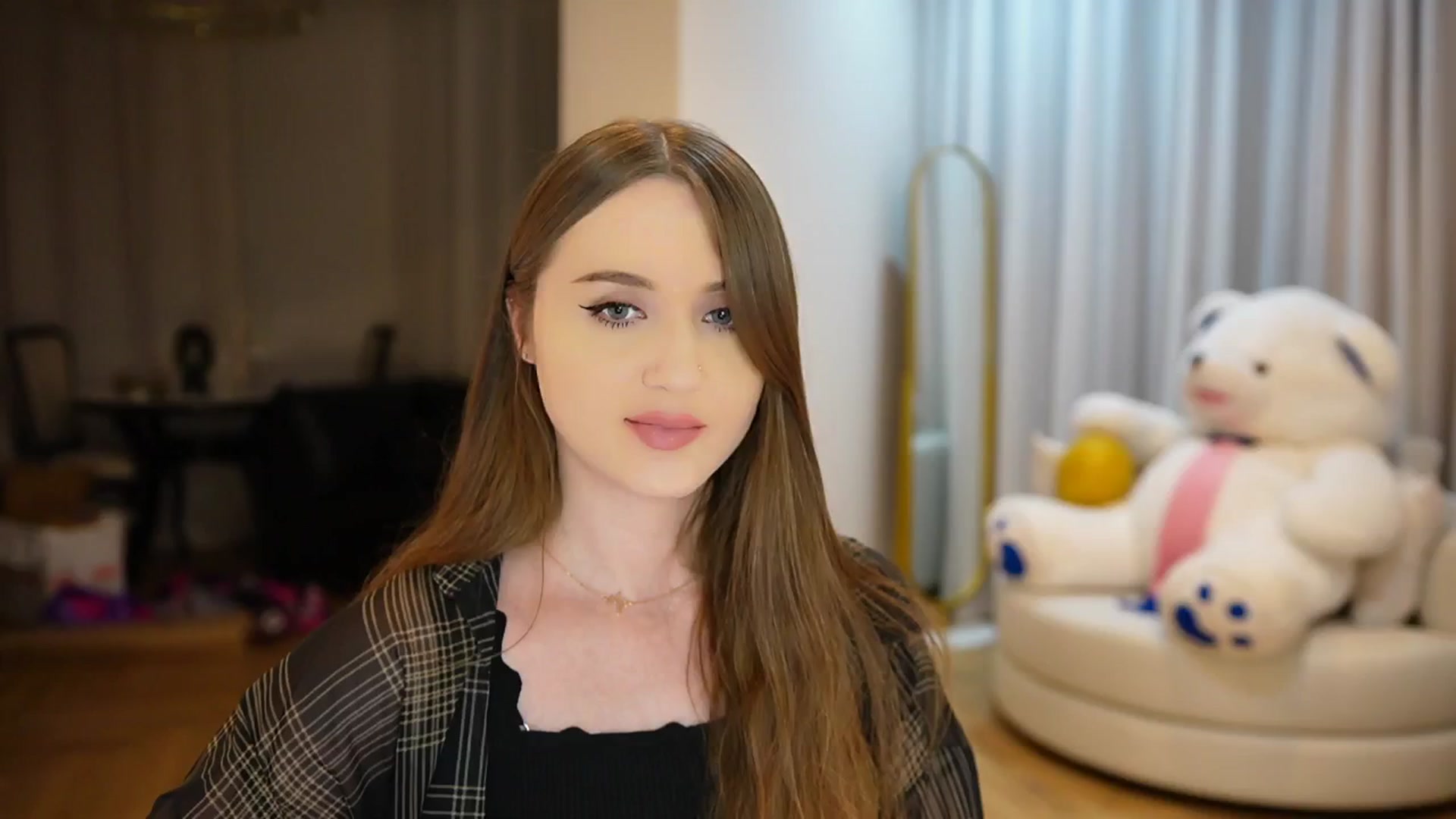 Gallery image thumbnail from Innocent_Soul's myfreecams stream on, 10/12/2024, 18:48 image 9 of 20