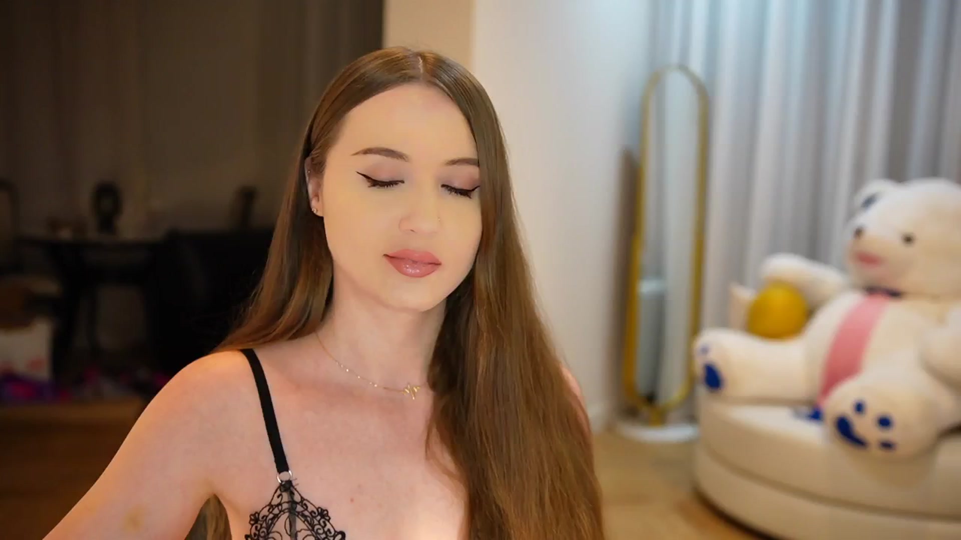 Gallery image thumbnail from Innocent_Soul's myfreecams stream on, 10/12/2024, 20:49 image 19 of 20
