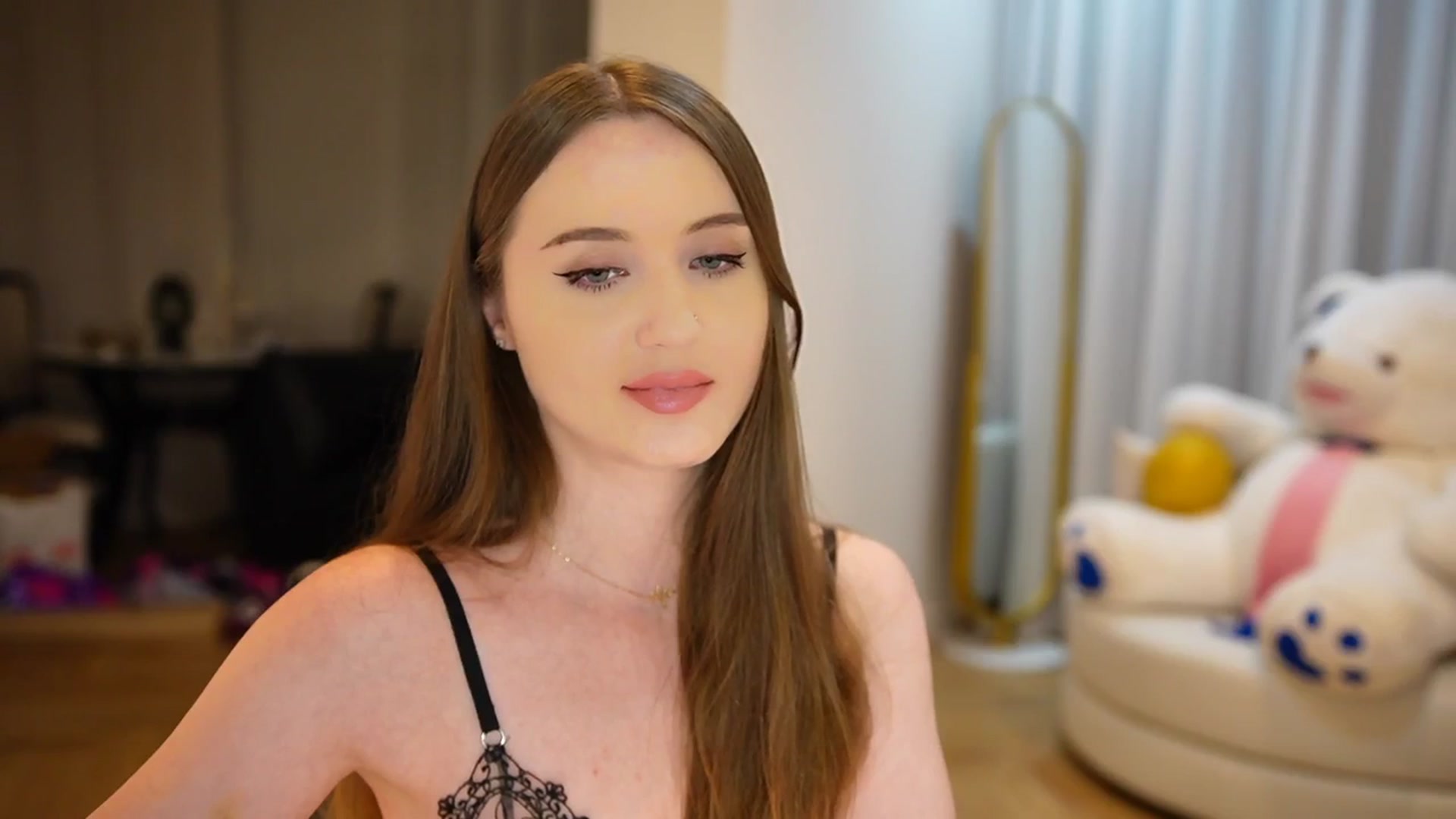 Gallery image thumbnail from Innocent_Soul's myfreecams stream on, 10/12/2024, 22:18 image 17 of 20