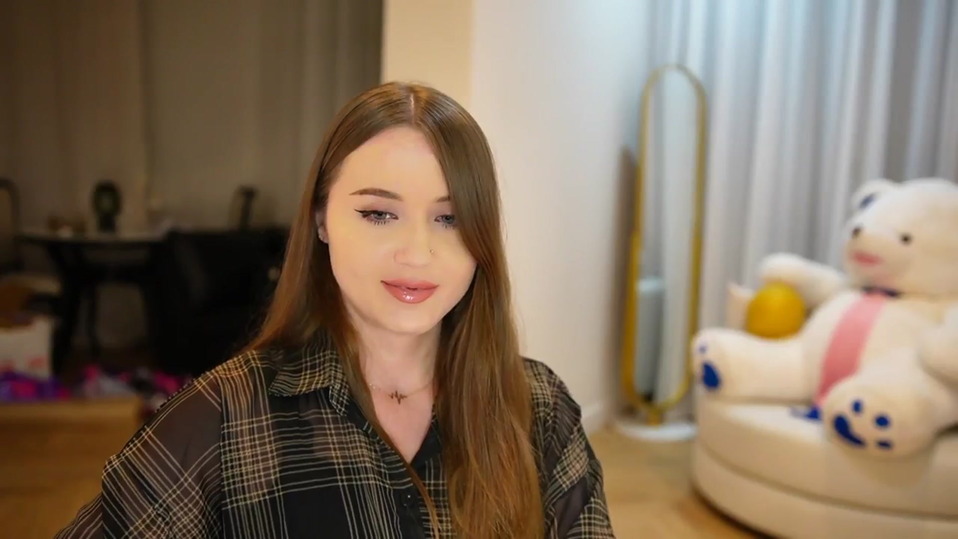 Gallery image thumbnail from Innocent_Soul's myfreecams stream on, 10/12/2024, 22:18 image 4 of 20