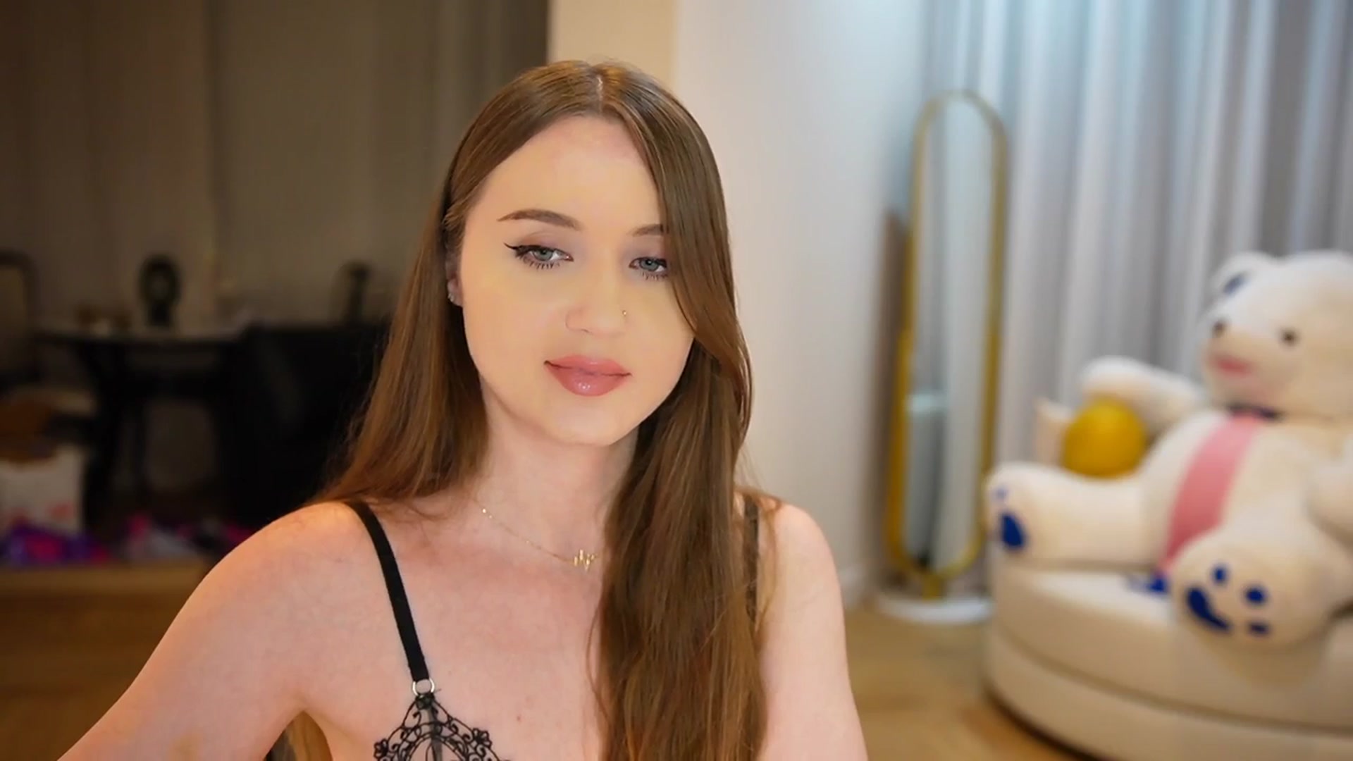 Gallery image thumbnail from Innocent_Soul's myfreecams stream on, 10/12/2024, 22:18 image 19 of 20