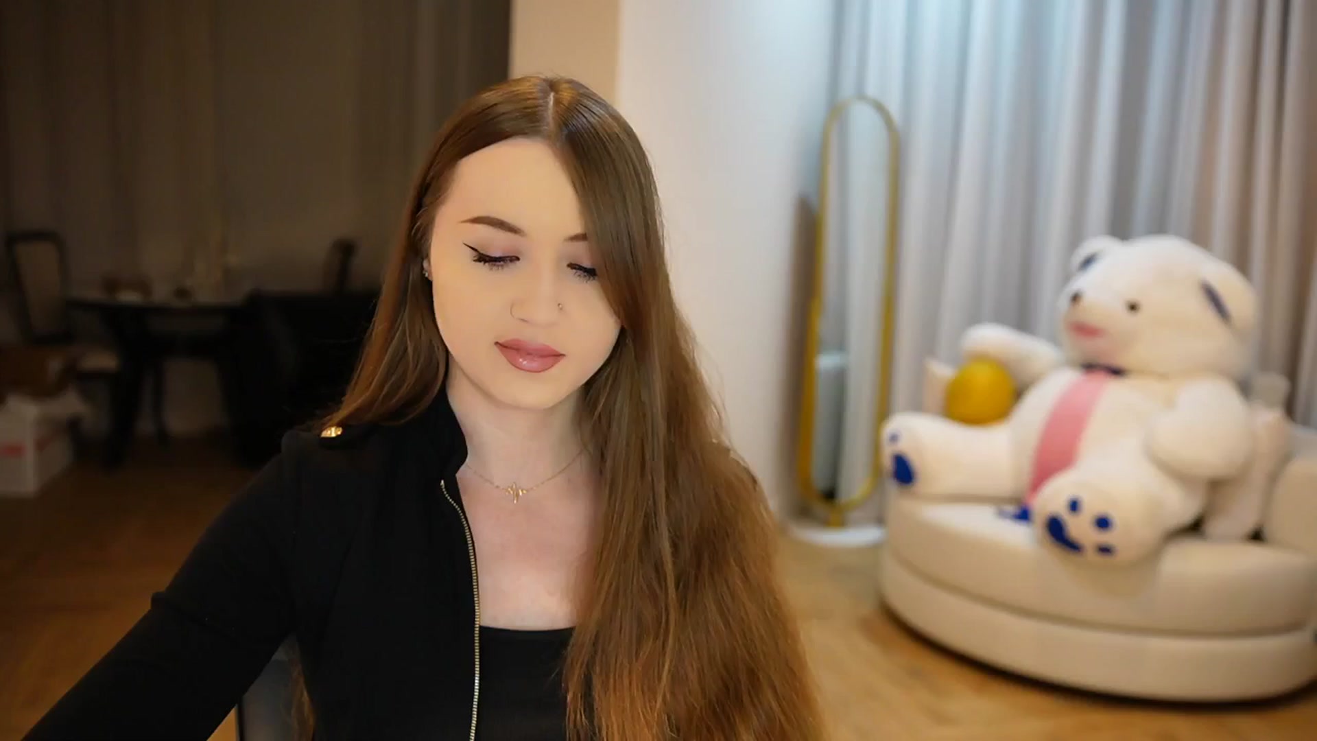 Gallery image thumbnail from Innocent_Soul's myfreecams stream on, 10/13/2024, 20:24 image 5 of 20