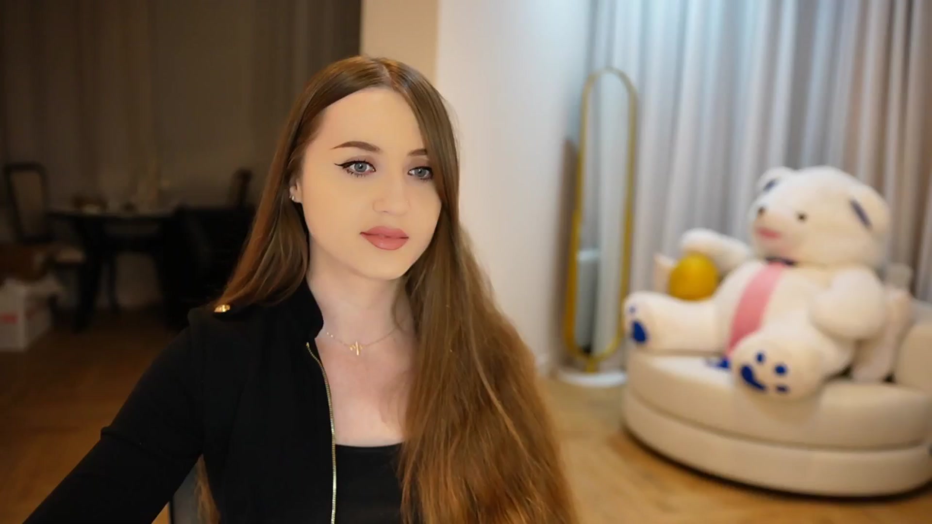 Gallery image thumbnail from Innocent_Soul's myfreecams stream on, 10/13/2024, 20:24 image 8 of 20