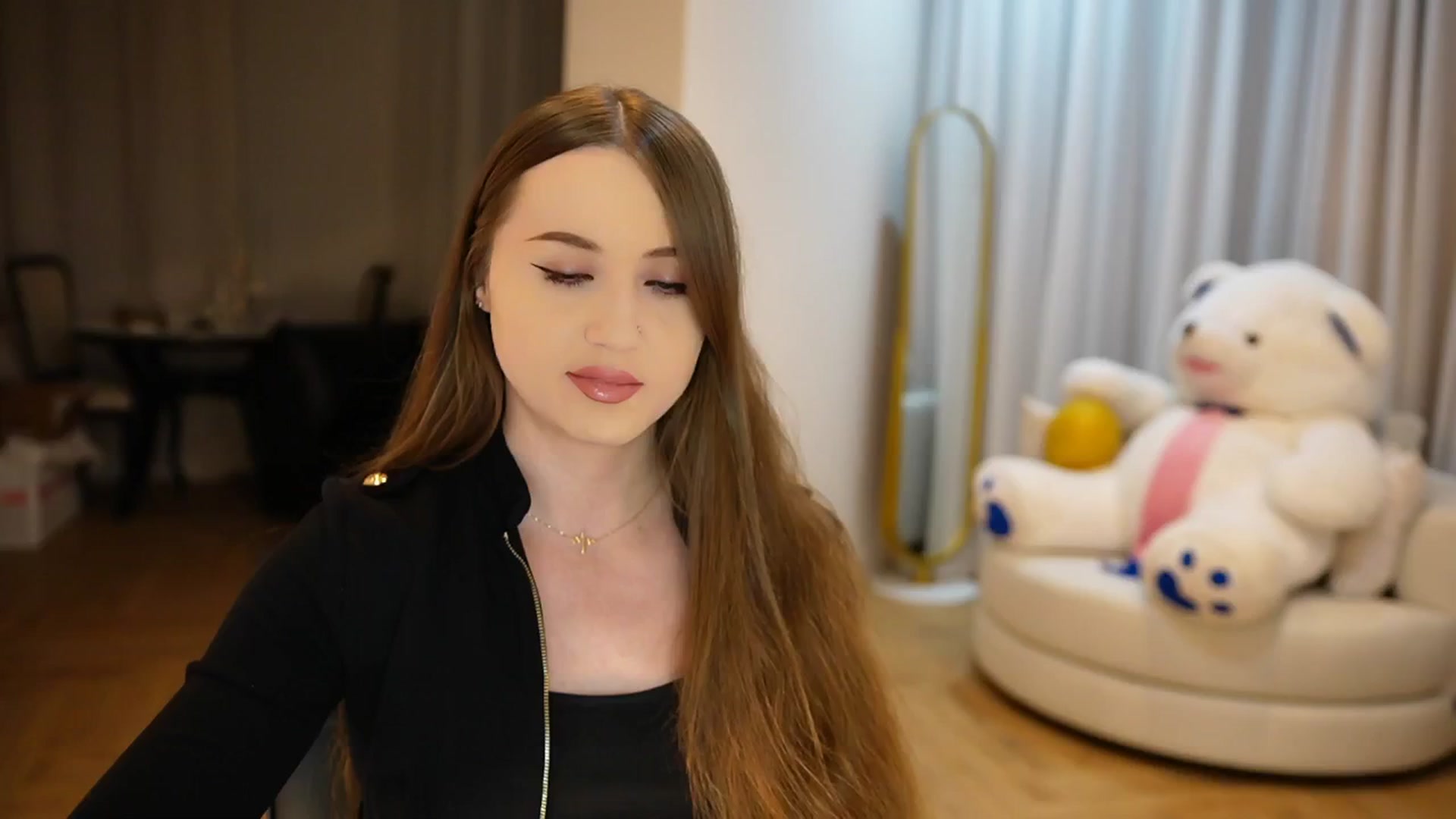 Gallery image thumbnail from Innocent_Soul's myfreecams stream on, 10/13/2024, 20:24 image 3 of 20
