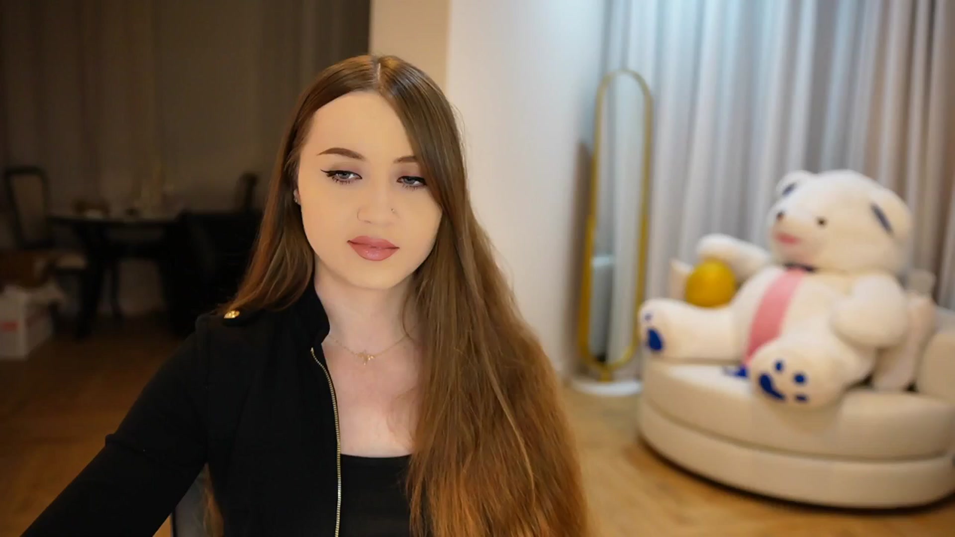 Gallery image thumbnail from Innocent_Soul's myfreecams stream on, 10/13/2024, 20:24 image 7 of 20