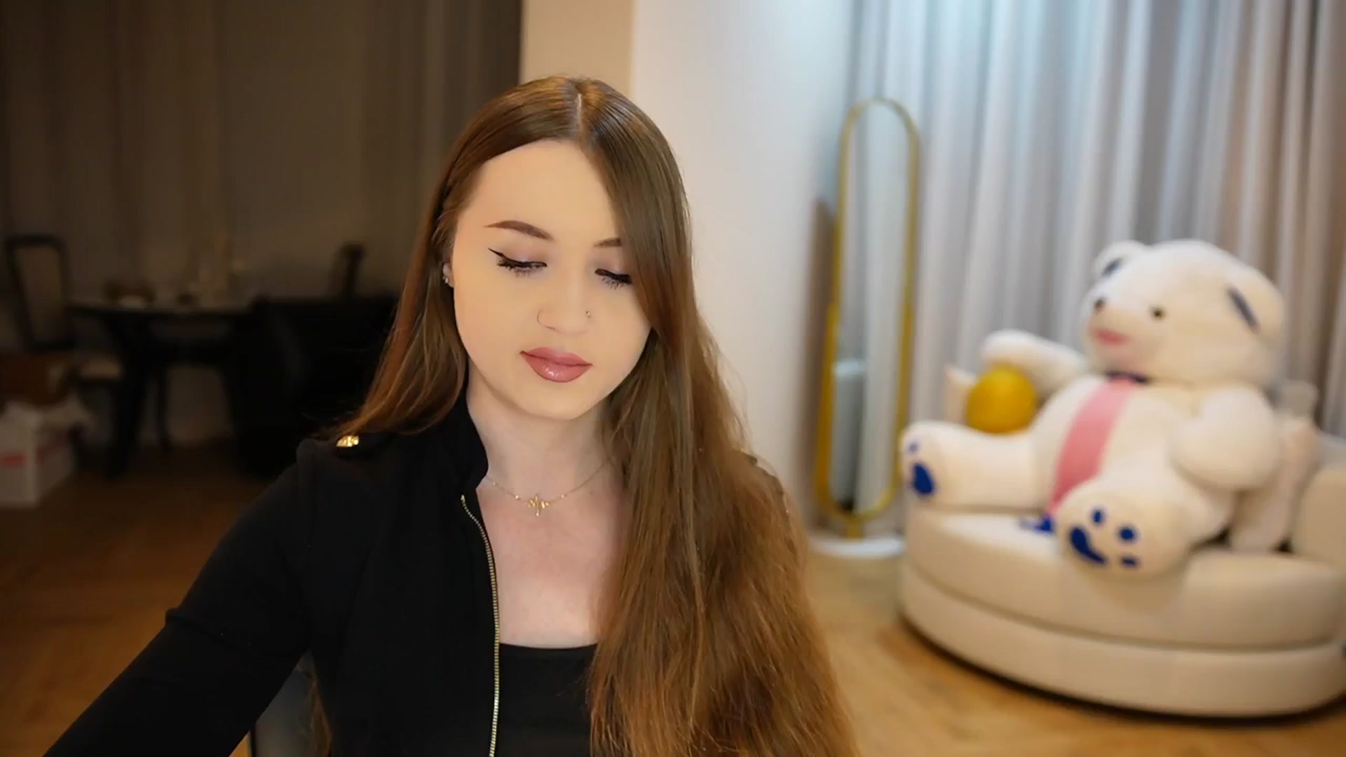 Gallery image thumbnail from Innocent_Soul's myfreecams stream on, 10/13/2024, 20:24 image 4 of 20