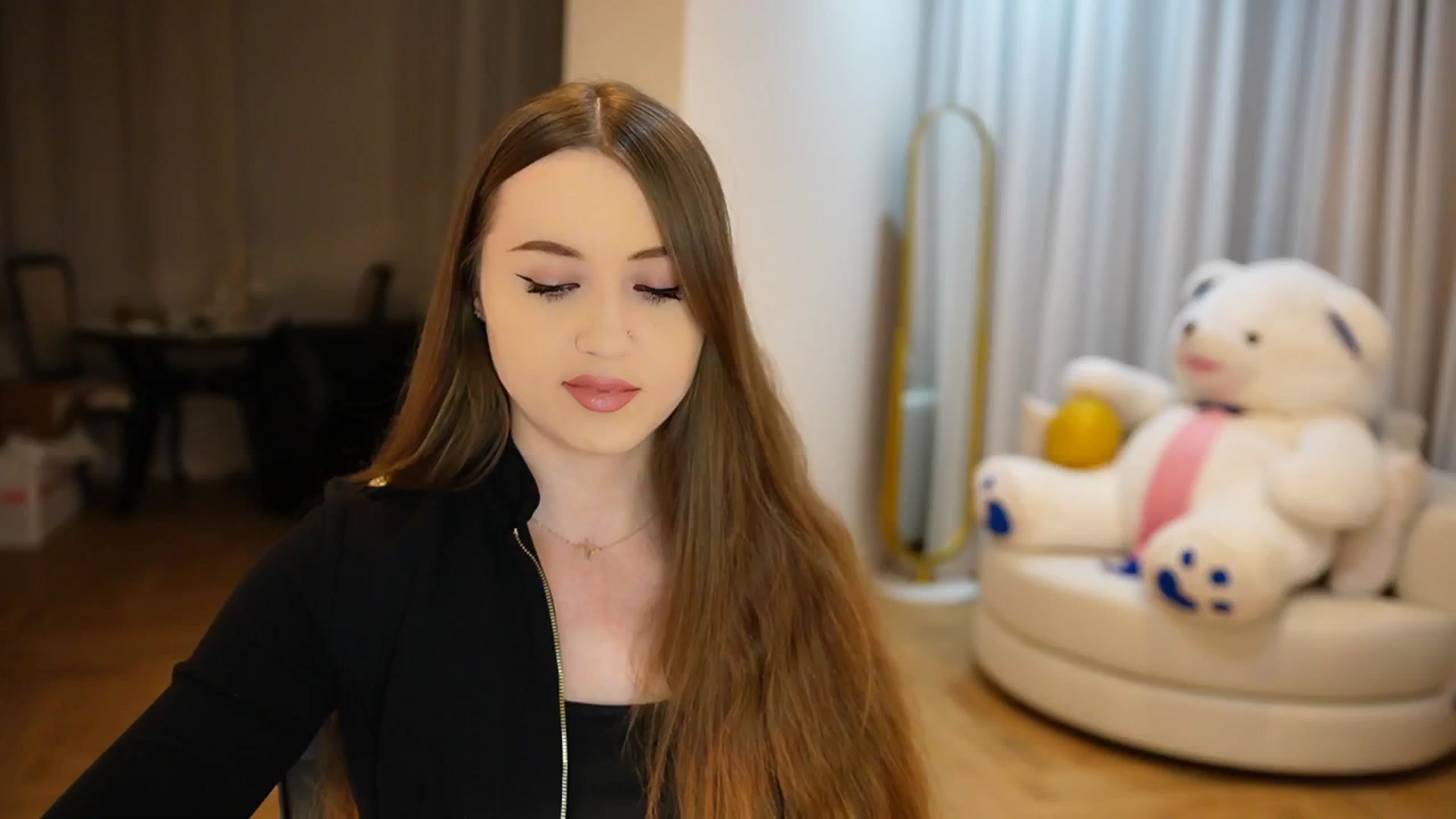 Gallery image thumbnail from Innocent_Soul's myfreecams stream on, 10/13/2024, 20:24 image 15 of 20