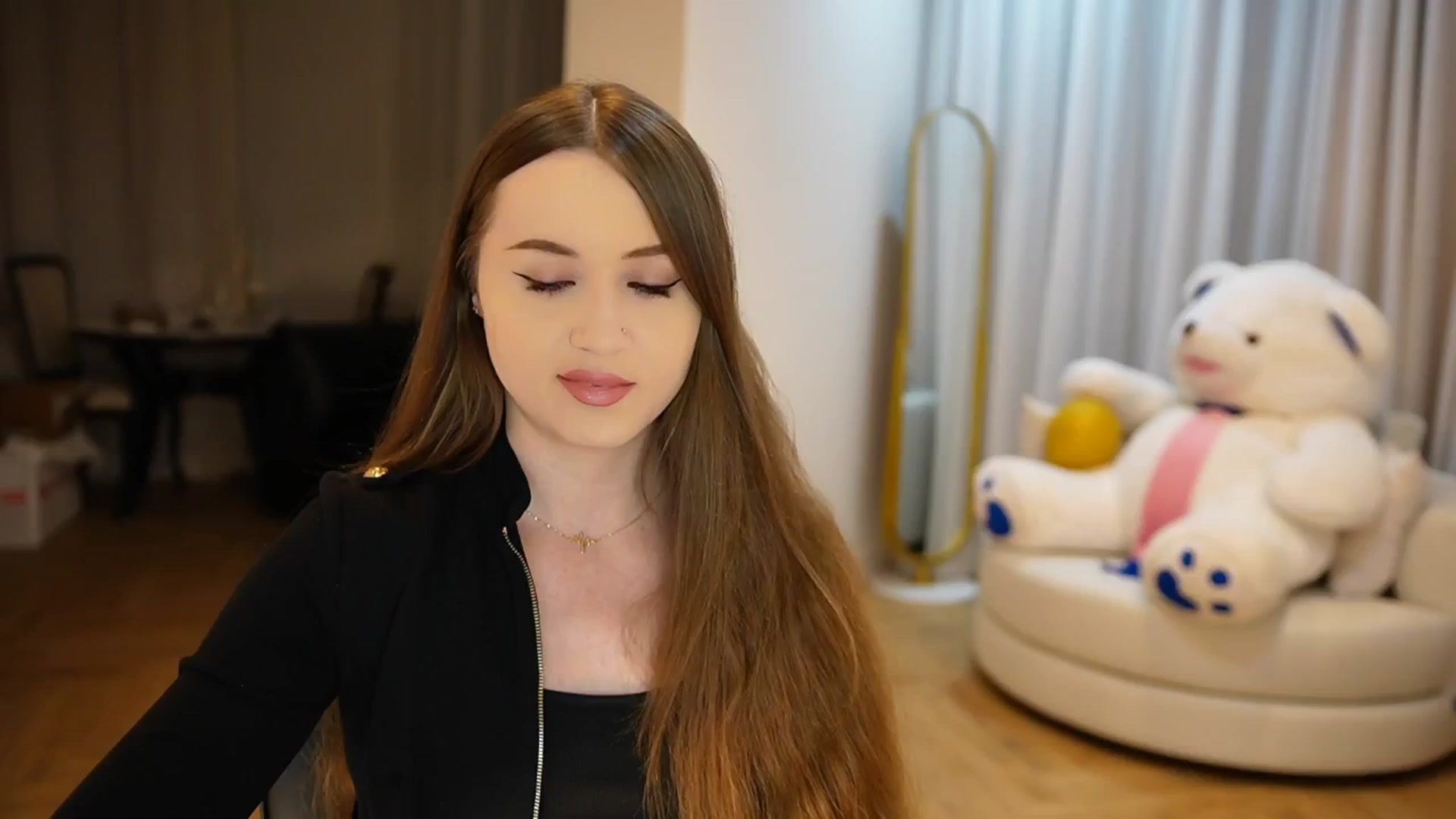 Gallery image thumbnail from Innocent_Soul's myfreecams stream on, 10/13/2024, 20:24 image 6 of 20