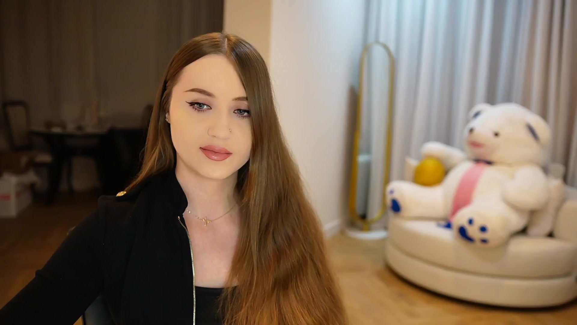 Gallery image thumbnail from Innocent_Soul's myfreecams stream on, 10/13/2024, 20:44 image 19 of 20