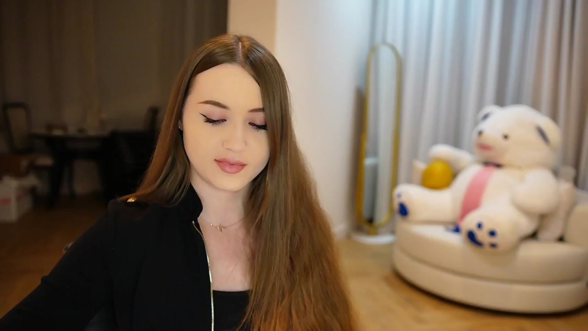 Gallery image thumbnail from Innocent_Soul's myfreecams stream on, 10/13/2024, 20:44 image 6 of 20