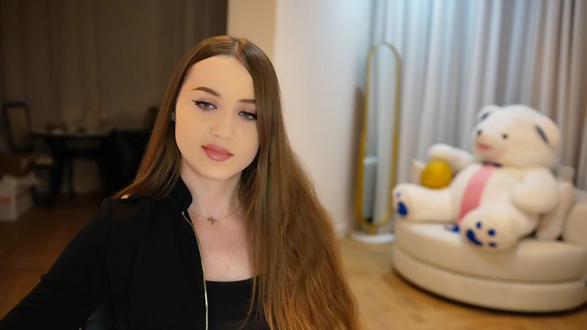 Gallery image thumbnail from Innocent_Soul's myfreecams stream on, 10/13/2024, 20:44 image 3 of 20