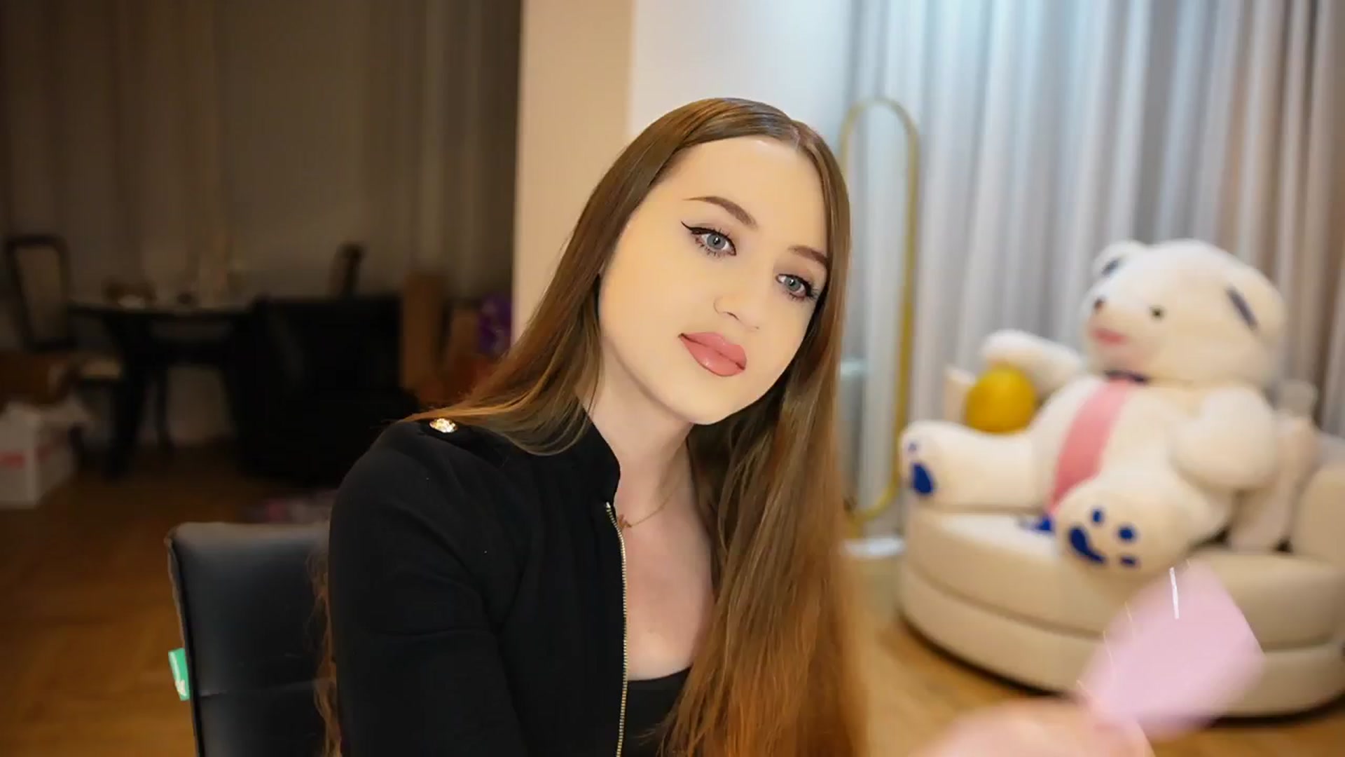 Gallery image thumbnail from Innocent_Soul's myfreecams stream on, 10/13/2024, 20:44 image 11 of 20