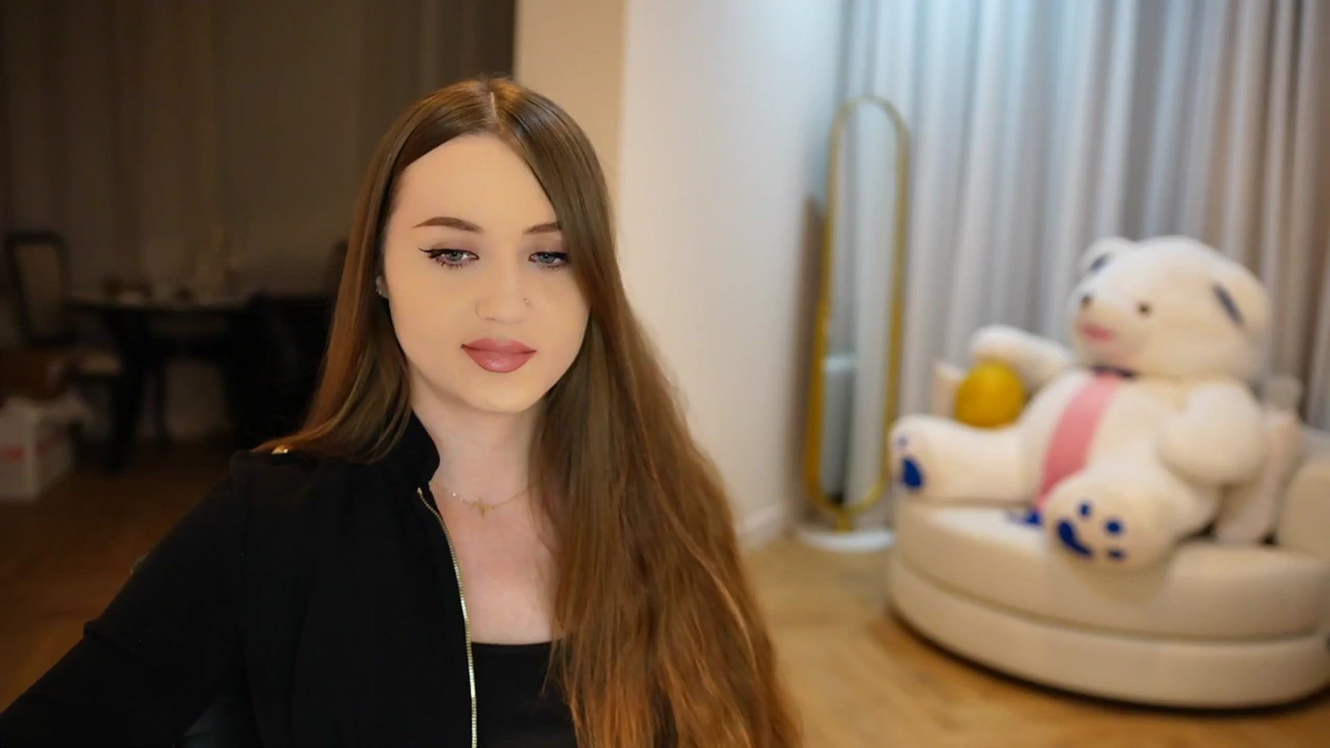 Gallery image thumbnail from Innocent_Soul's myfreecams stream on, 10/13/2024, 20:44 image 9 of 20