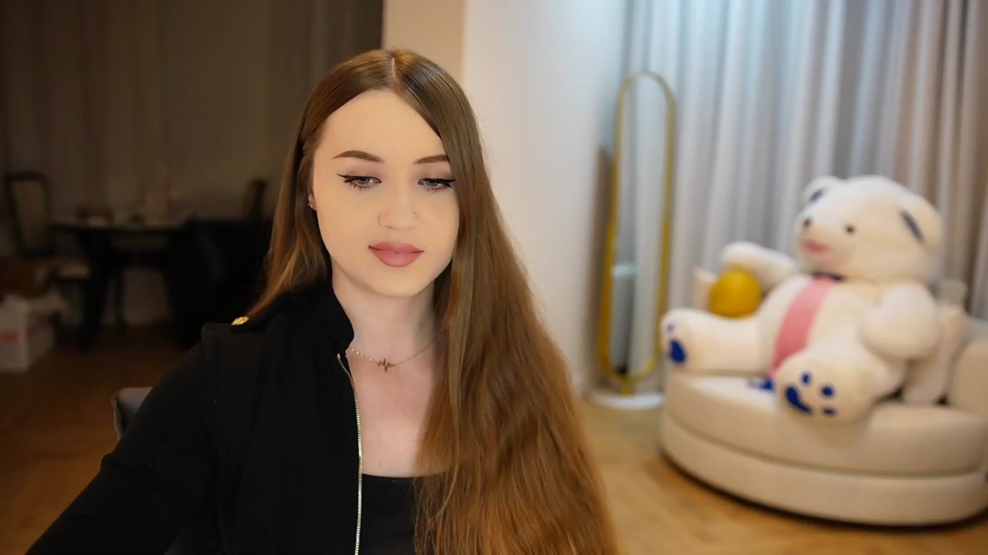 Gallery image thumbnail from Innocent_Soul's myfreecams stream on, 10/13/2024, 20:44 image 13 of 20