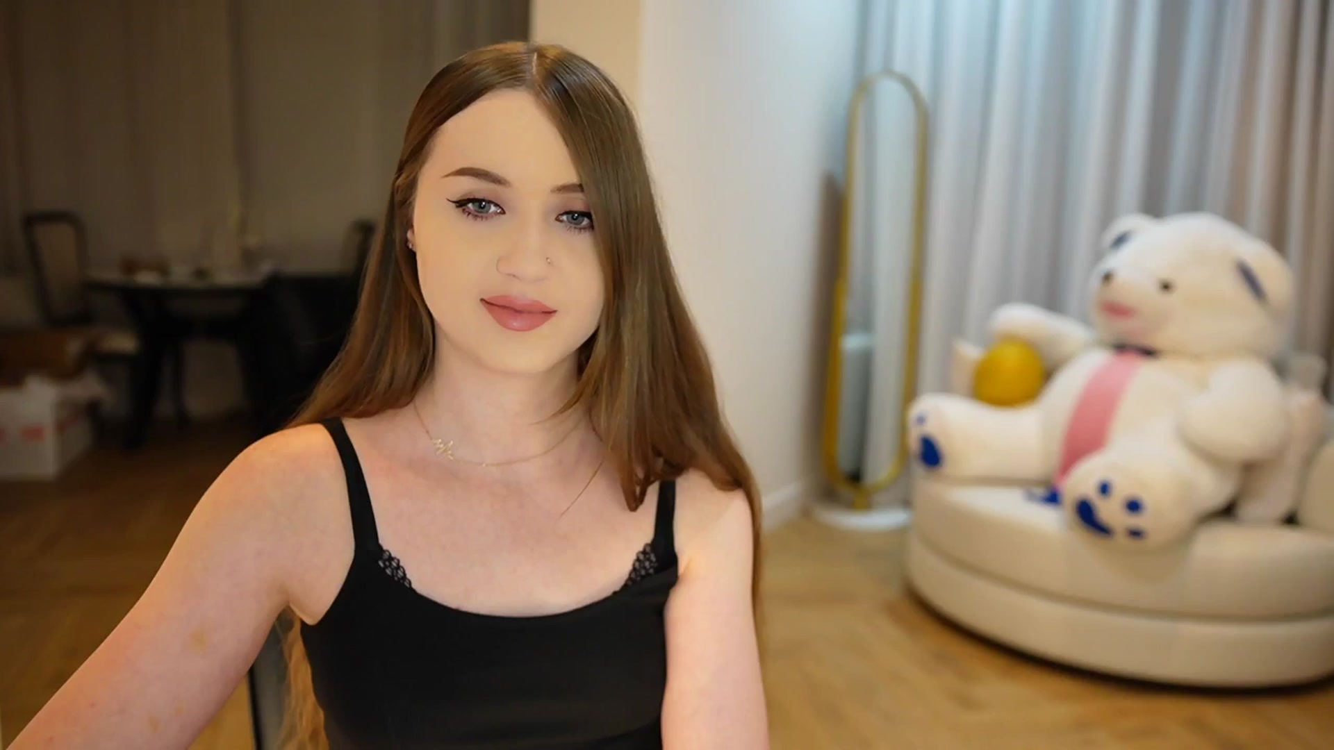 Gallery image thumbnail from Innocent_Soul's myfreecams stream on, 10/13/2024, 21:37 image 13 of 20