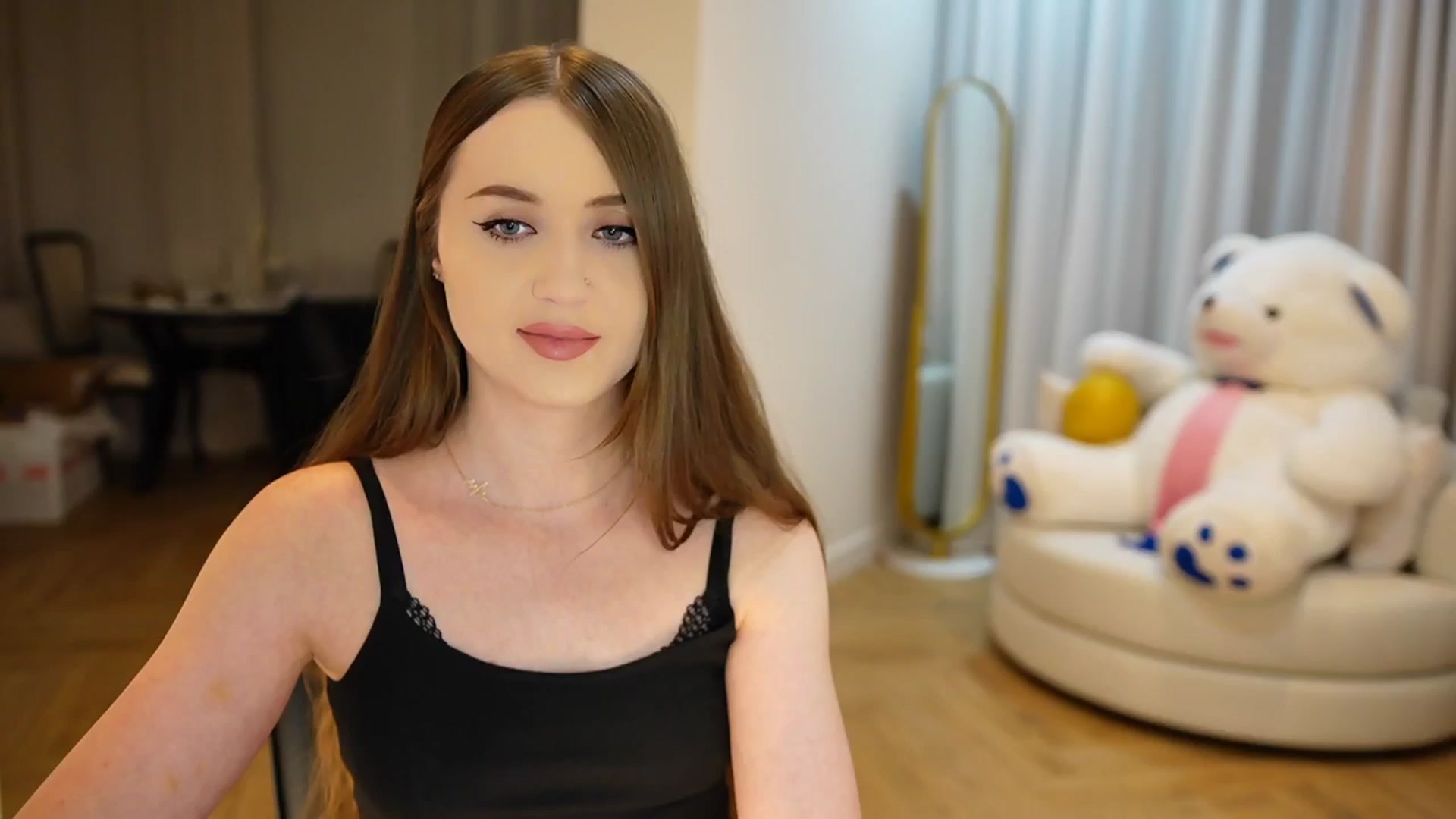 Gallery image thumbnail from Innocent_Soul's myfreecams stream on, 10/13/2024, 21:37 image 10 of 20