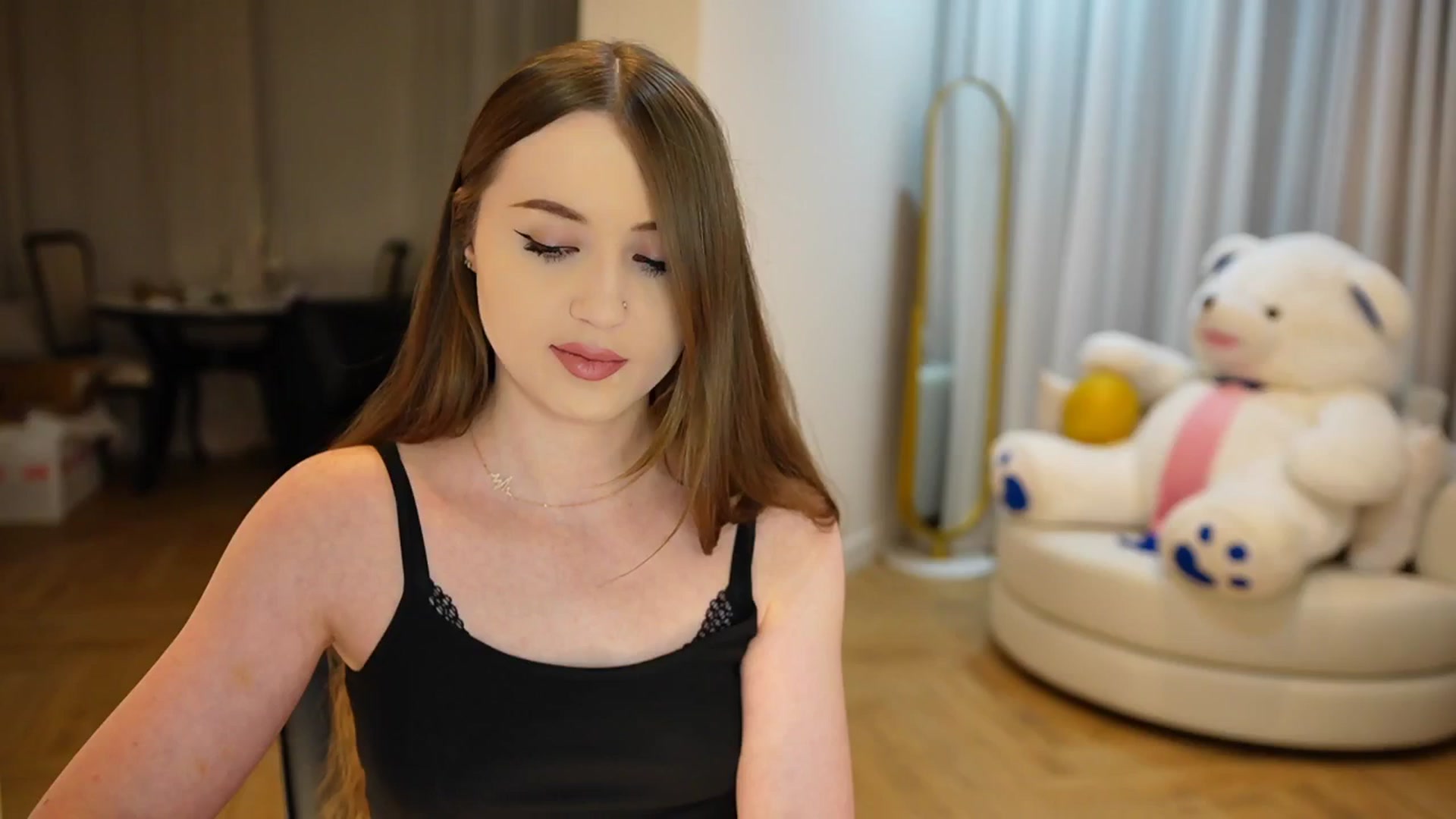 Gallery image thumbnail from Innocent_Soul's myfreecams stream on, 10/13/2024, 21:37 image 4 of 20