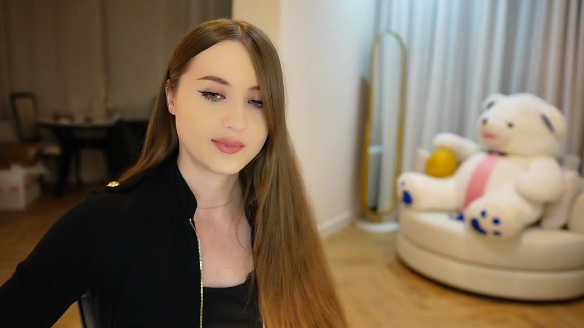 Gallery image thumbnail from Innocent_Soul's myfreecams stream on, 10/13/2024, 22:14 image 5 of 20