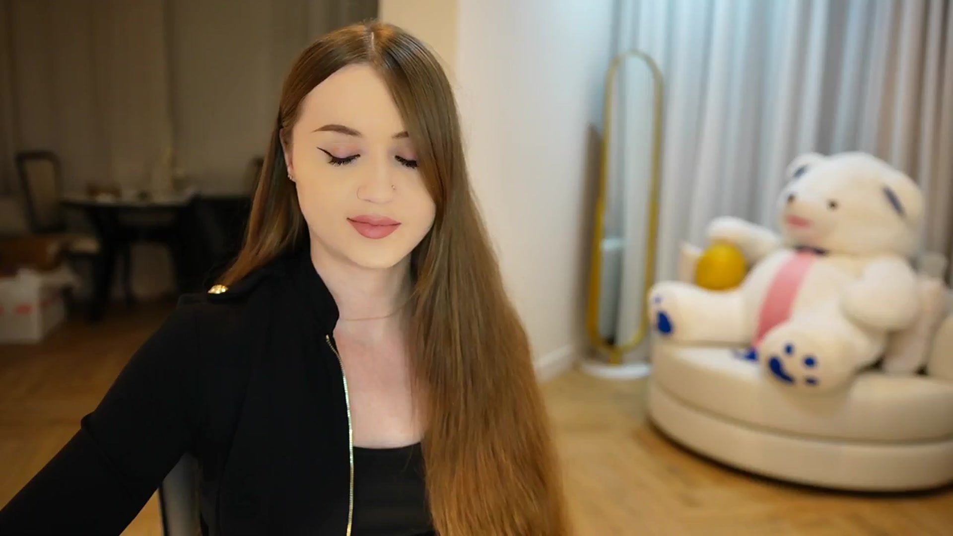 Gallery image thumbnail from Innocent_Soul's myfreecams stream on, 10/13/2024, 22:14 image 4 of 20