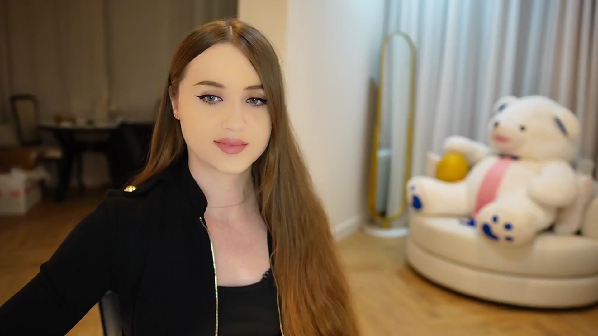 Gallery image thumbnail from Innocent_Soul's myfreecams stream on, 10/13/2024, 22:14 image 6 of 20