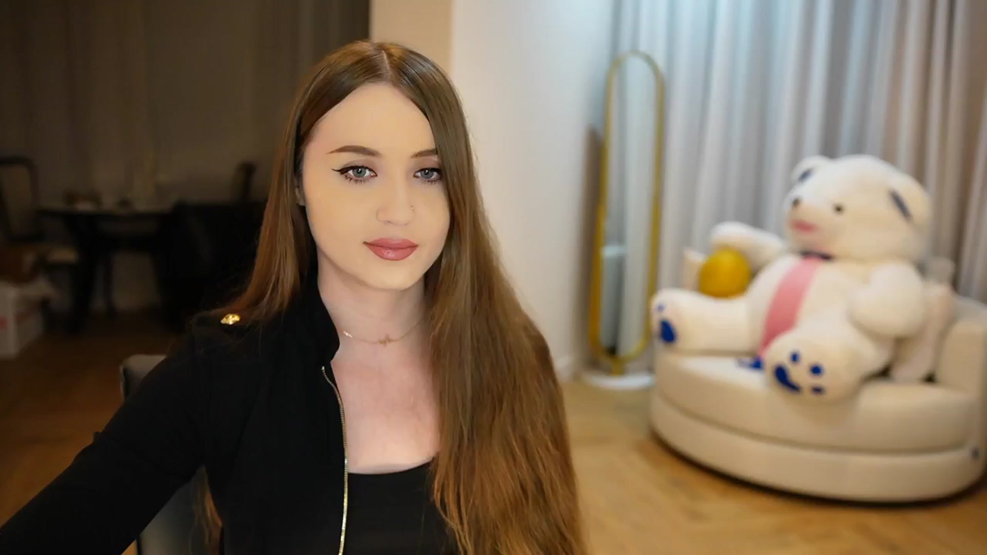 Gallery image thumbnail from Innocent_Soul's myfreecams stream on, 10/13/2024, 23:18 image 1 of 20