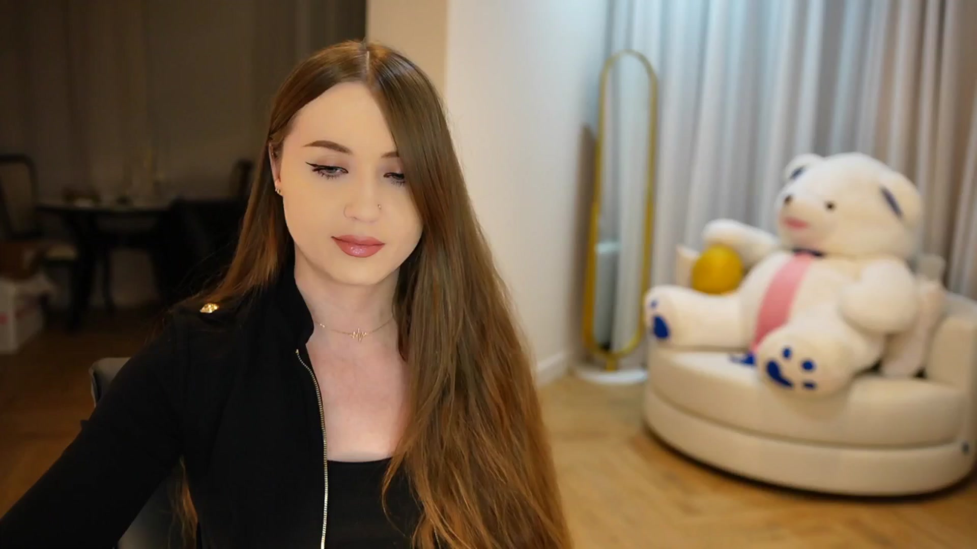 Gallery image thumbnail from Innocent_Soul's myfreecams stream on, 10/13/2024, 23:18 image 7 of 20