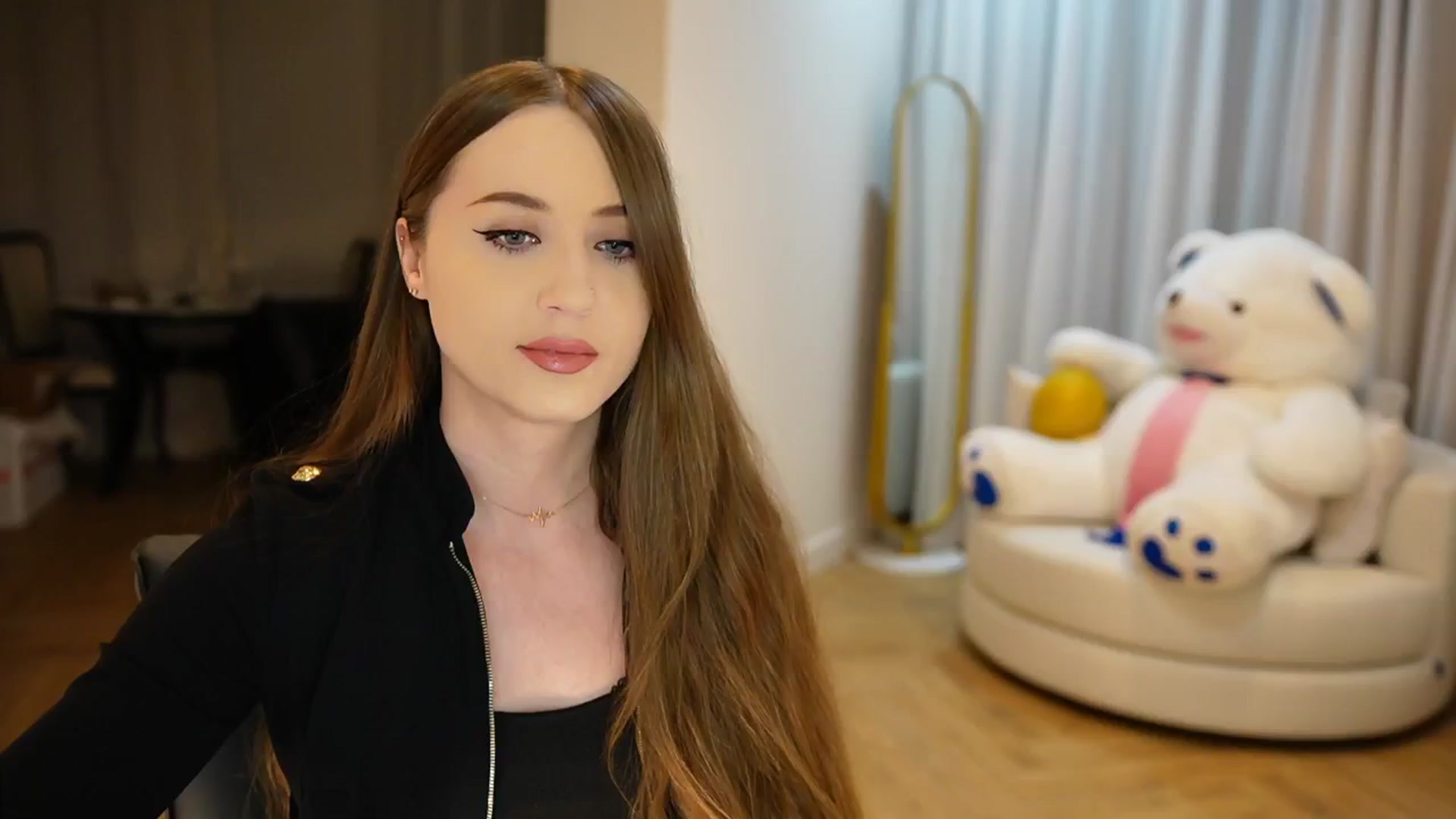 Gallery image thumbnail from Innocent_Soul's myfreecams stream on, 10/13/2024, 23:18 image 6 of 20