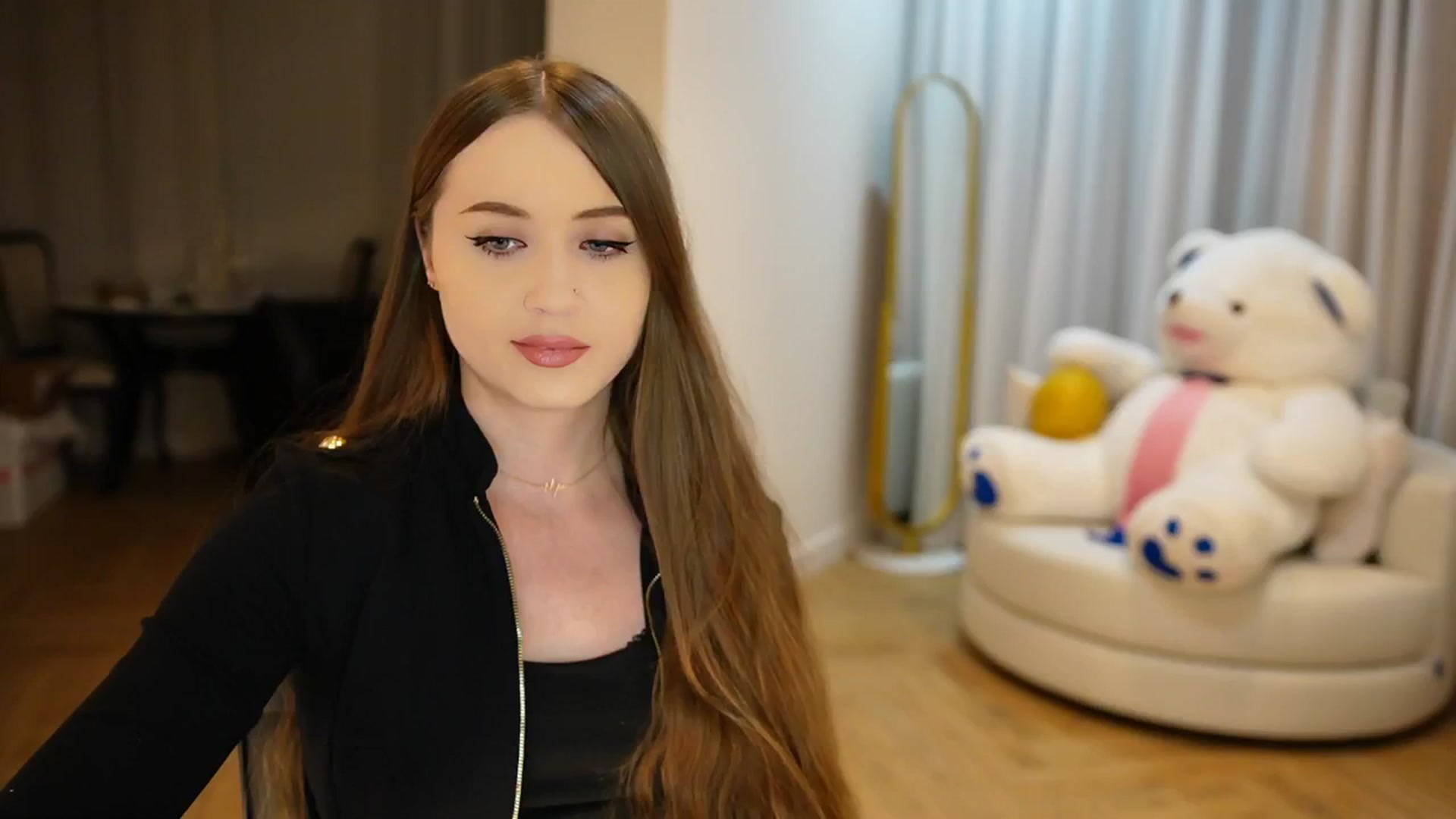Gallery image thumbnail from Innocent_Soul's myfreecams stream on, 10/13/2024, 23:18 image 8 of 20