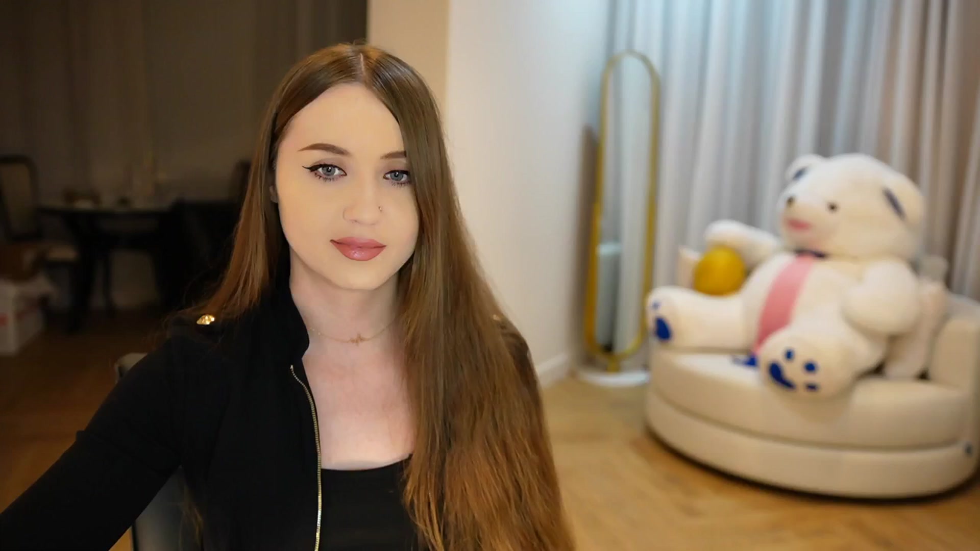 Gallery image thumbnail from Innocent_Soul's myfreecams stream on, 10/13/2024, 23:18 image 2 of 20