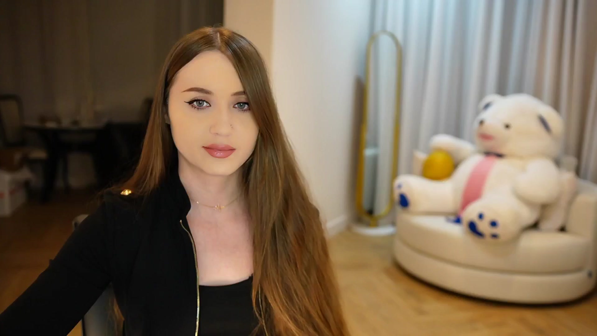 Gallery image thumbnail from Innocent_Soul's myfreecams stream on, 10/13/2024, 23:18 image 4 of 20