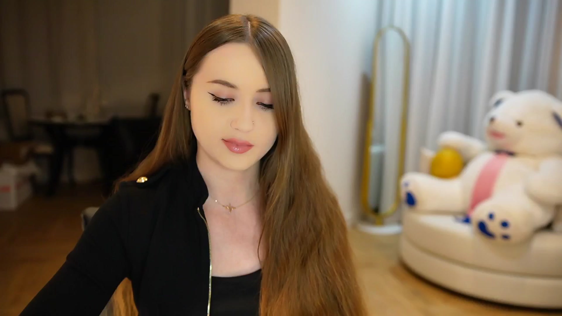 Gallery image thumbnail from Innocent_Soul's myfreecams stream on, 10/14/2024, 24:33 image 9 of 20