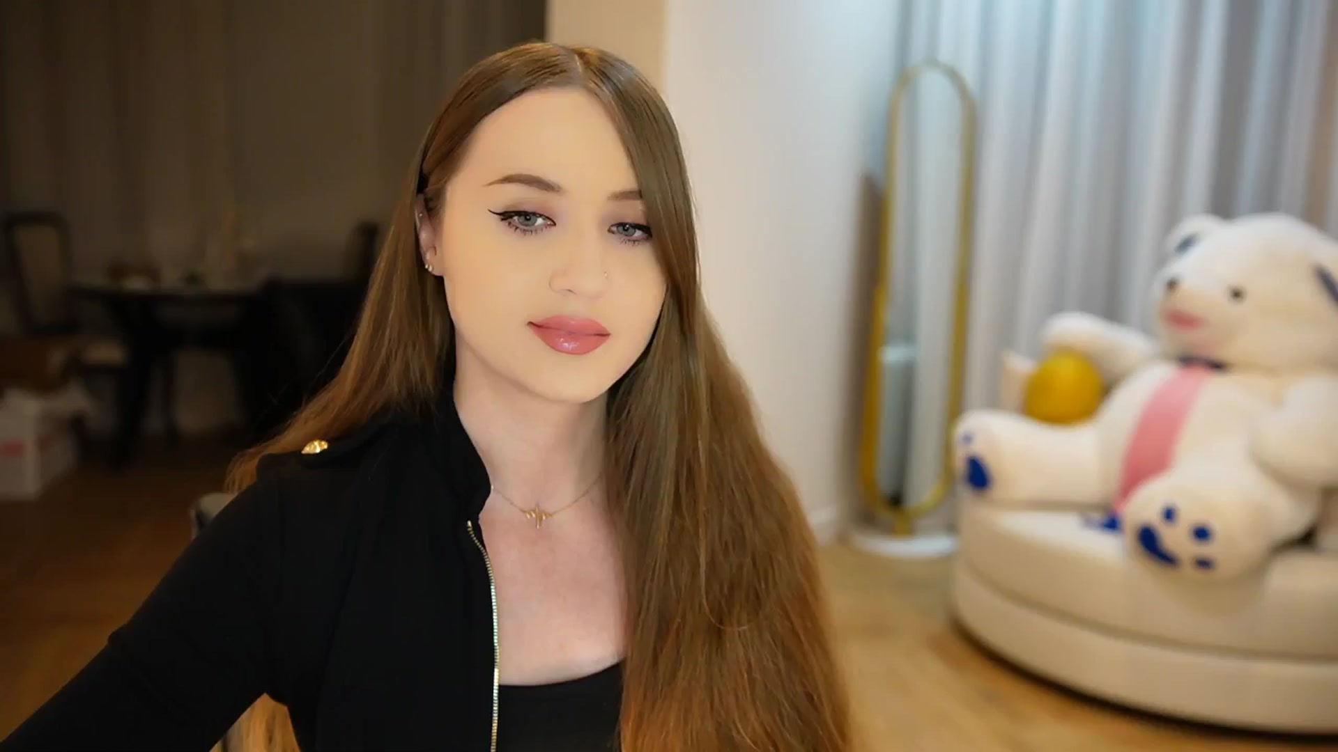 Gallery image thumbnail from Innocent_Soul's myfreecams stream on, 10/14/2024, 24:33 image 10 of 20