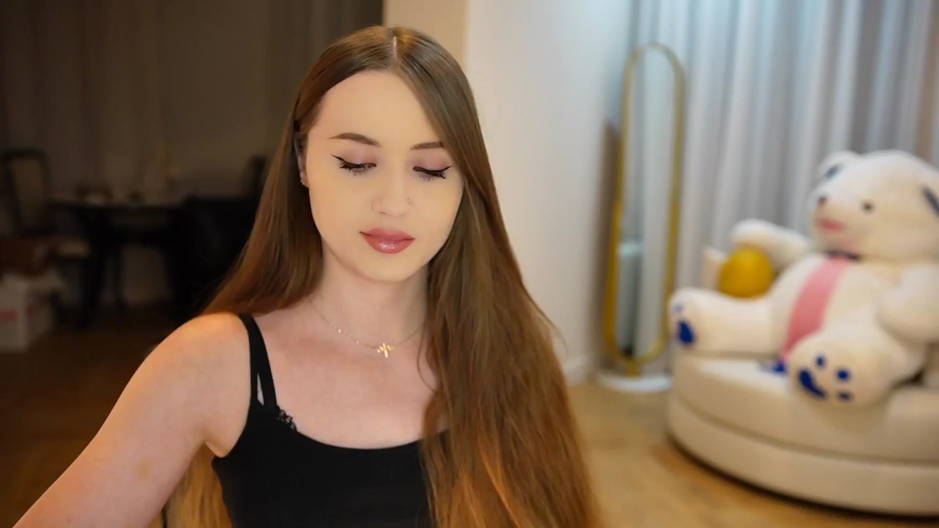 Gallery image thumbnail from Innocent_Soul's myfreecams stream on, 10/14/2024, 24:33 image 1 of 20