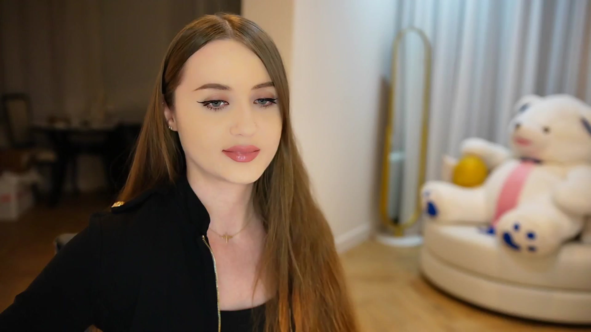 Gallery image thumbnail from Innocent_Soul's myfreecams stream on, 10/14/2024, 24:33 image 16 of 20