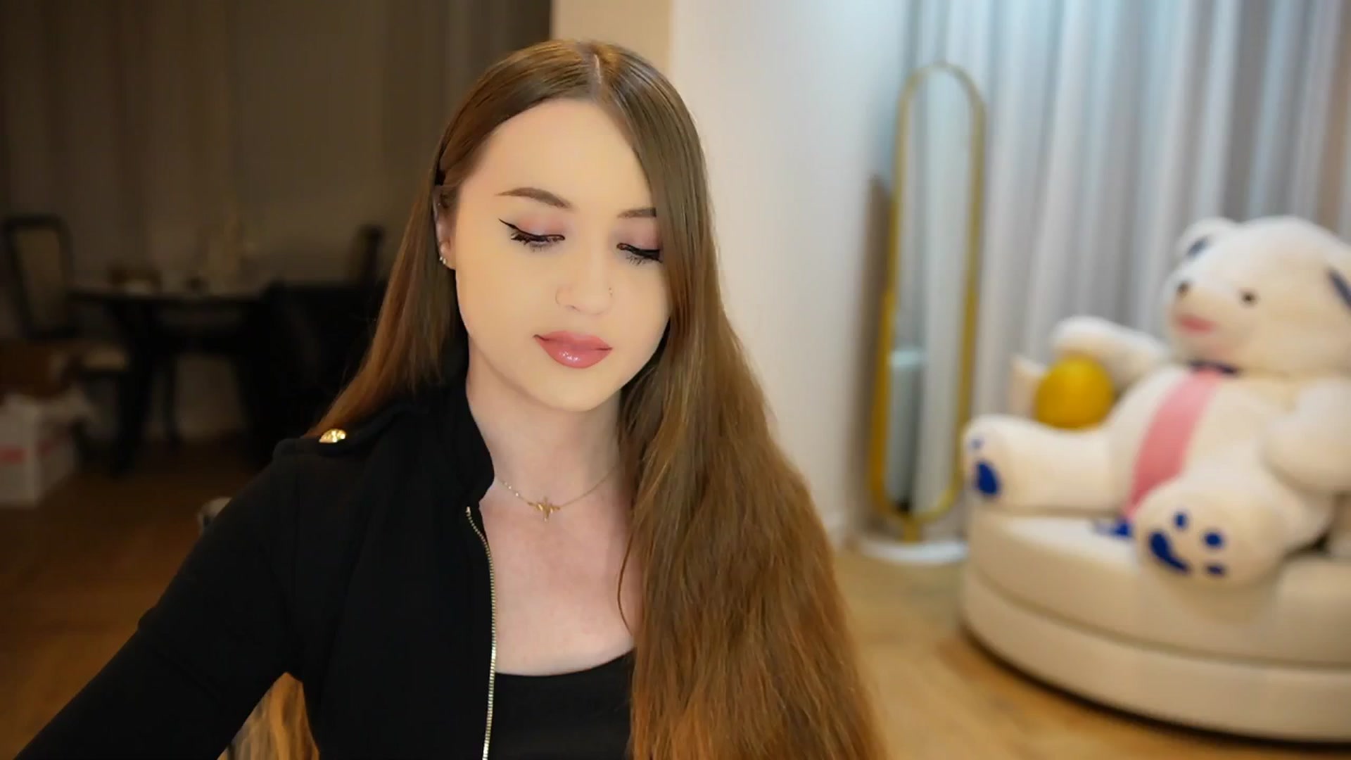 Gallery image thumbnail from Innocent_Soul's myfreecams stream on, 10/14/2024, 24:33 image 8 of 20