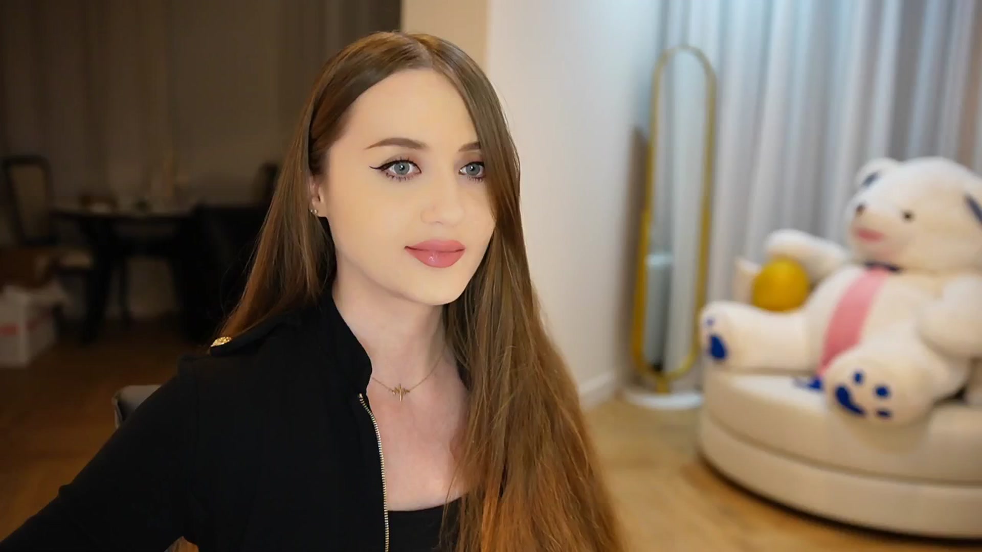 Gallery image thumbnail from Innocent_Soul's myfreecams stream on, 10/14/2024, 24:33 image 15 of 20