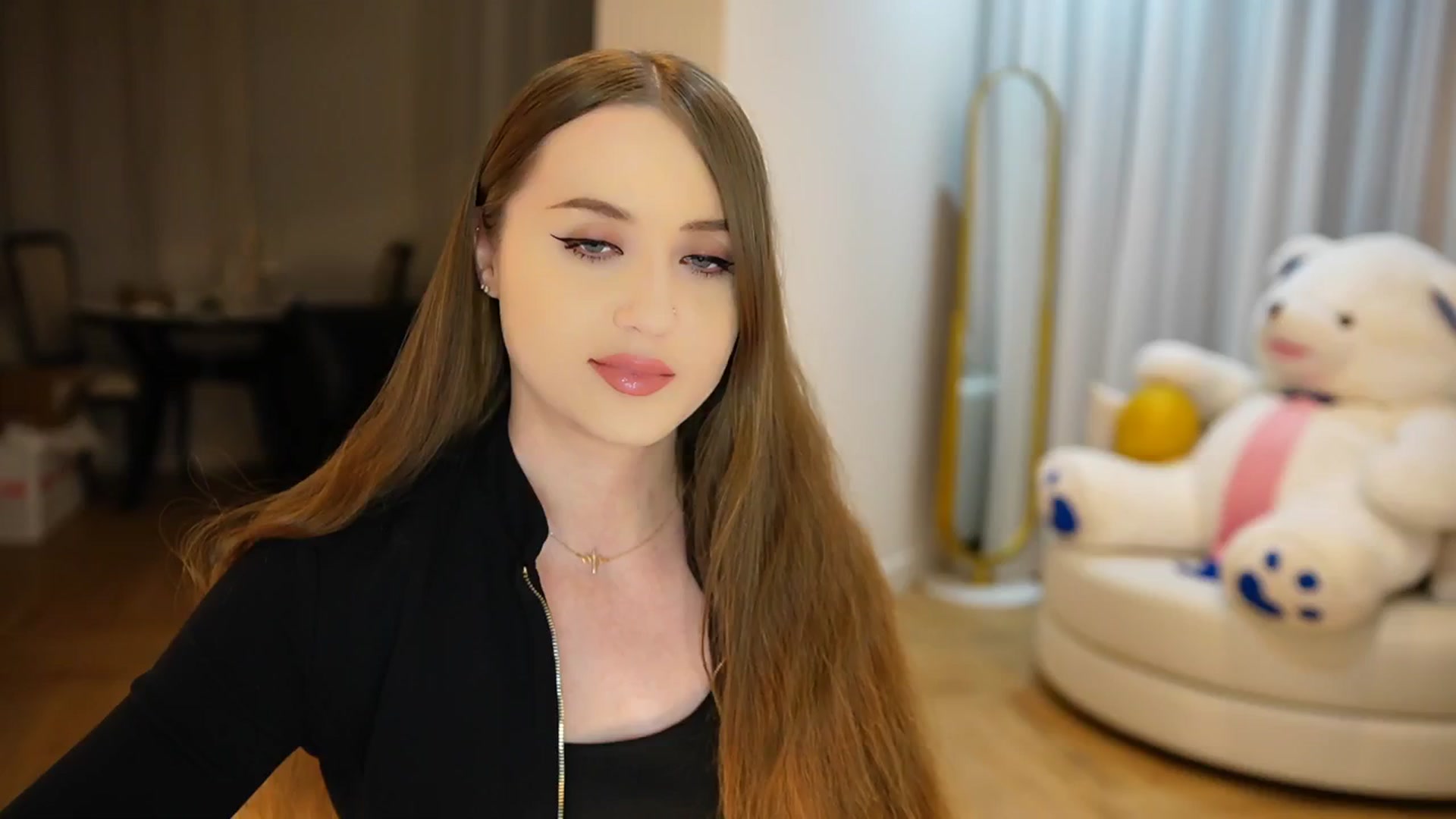 Gallery image thumbnail from Innocent_Soul's myfreecams stream on, 10/14/2024, 24:33 image 7 of 20