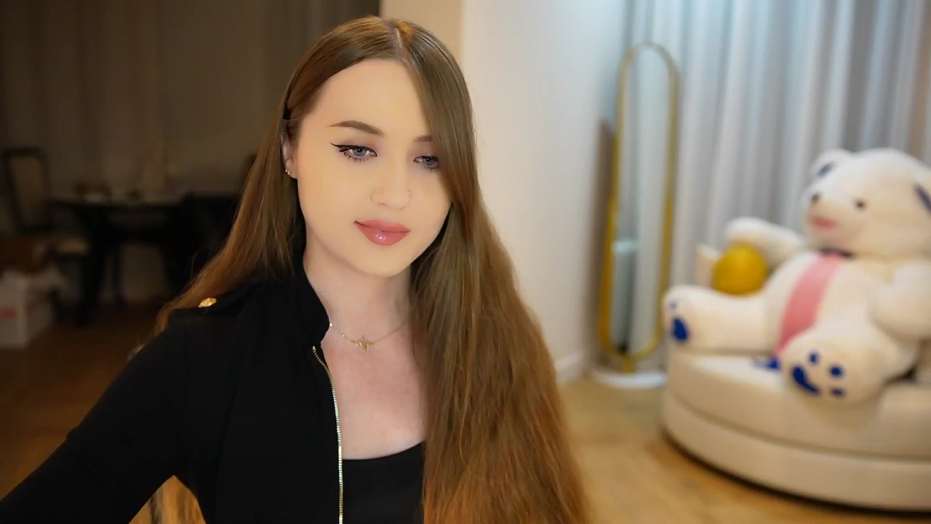Gallery image thumbnail from Innocent_Soul's myfreecams stream on, 10/14/2024, 24:33 image 11 of 20