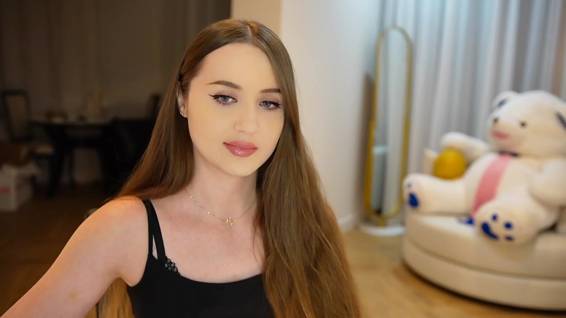 Gallery image thumbnail from Innocent_Soul's myfreecams stream on, 10/14/2024, 24:33 image 5 of 20